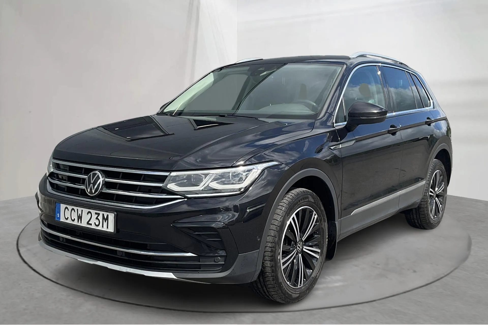 Presentation photo 1 of 20: VW Tiguan 2.0 TDI 4MOTION (200hk) - 137 170 km - Automatic - black - 2022