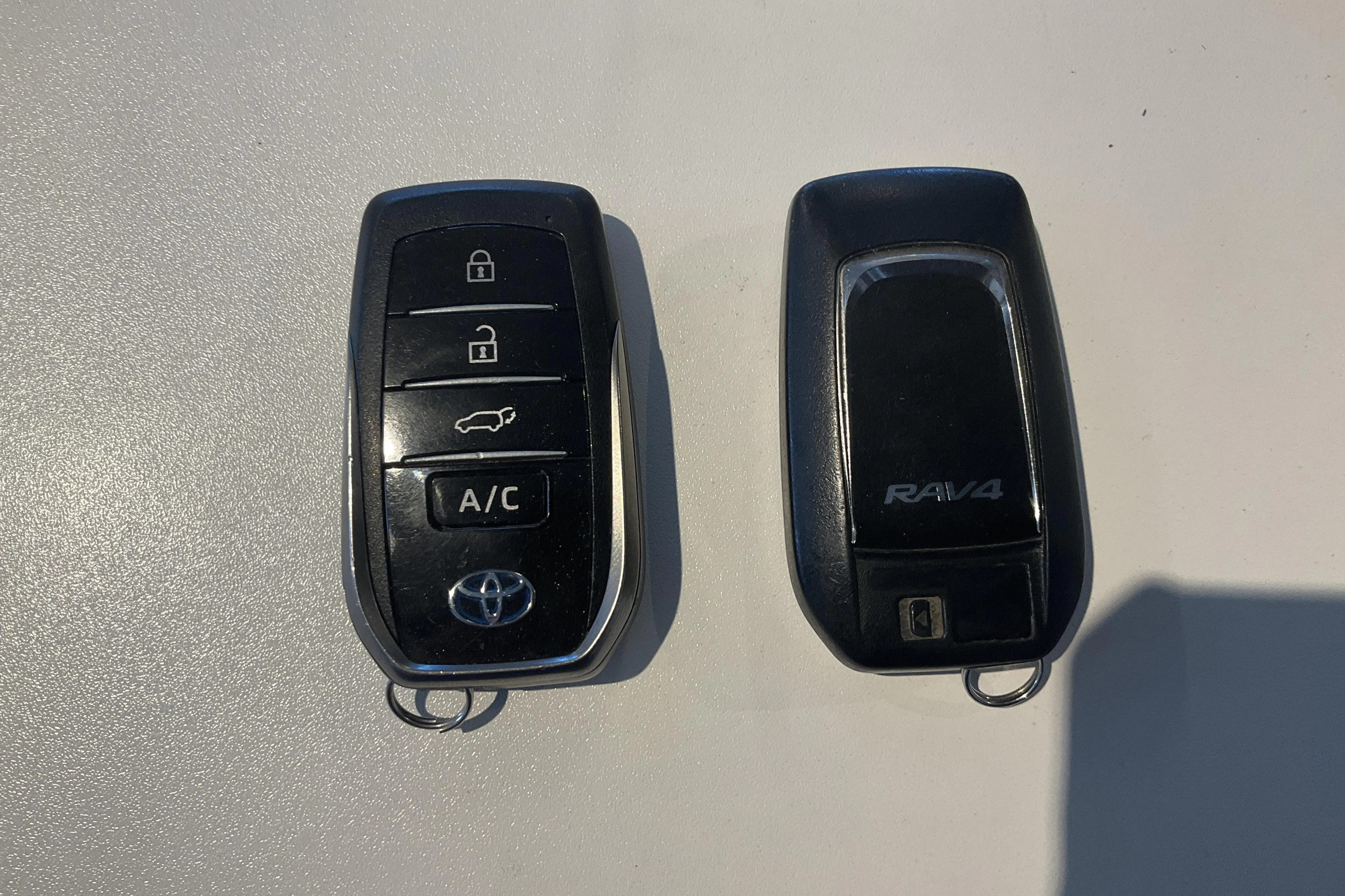 Presentationsfoto 17 av 17: Toyota RAV4 2.5 Plug-in Hybrid AWDi (306hk) - 10 402 mil - Automat - svart - 2022