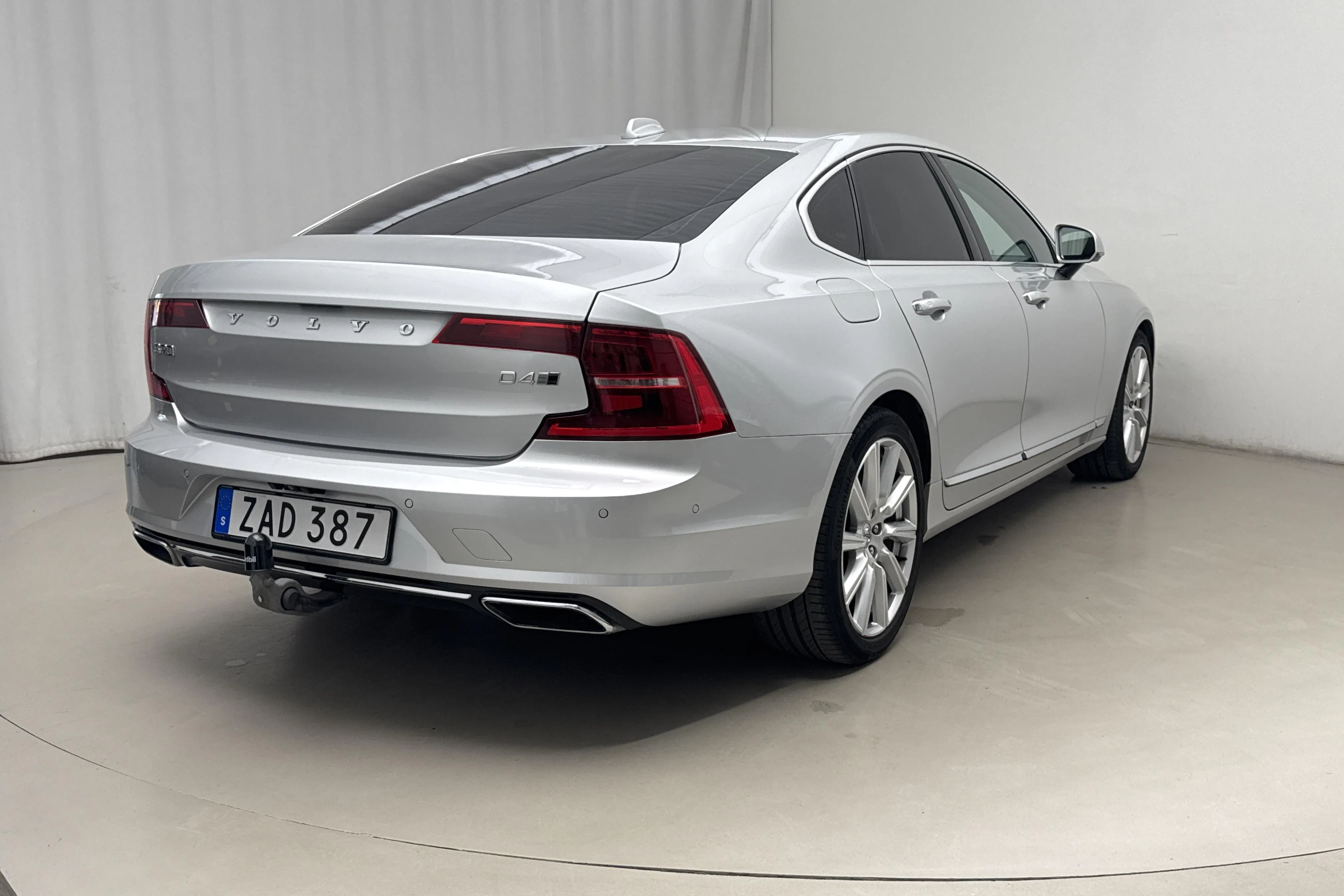 Presentation photo 2 of 18: Volvo S90 D4 AWD (190hk) - 133 550 km - Automatic - silver - 2018