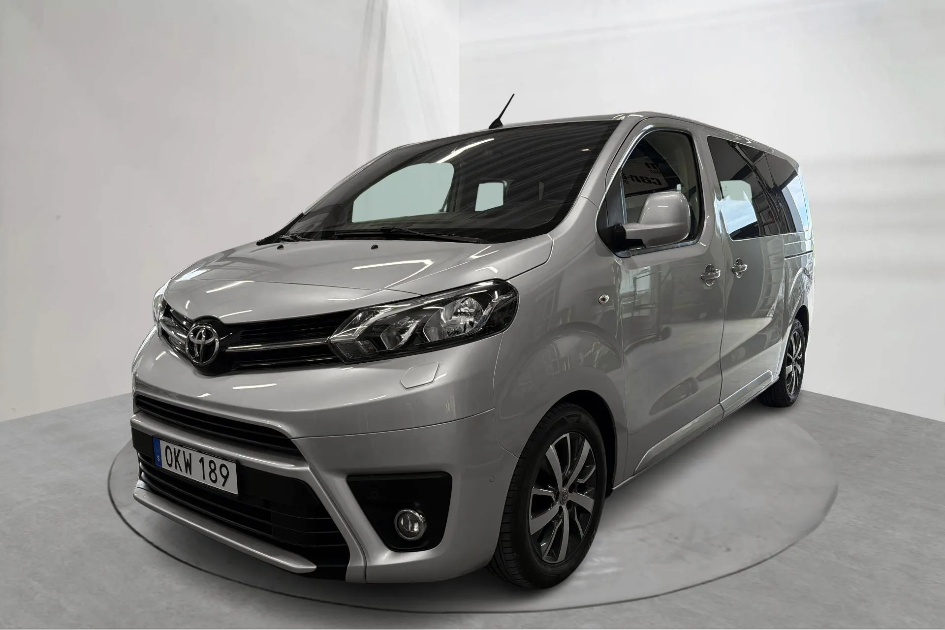 Presentationsfoto 1 av 19: Toyota PROACE Verso 2.0D (150hk) - 16 038 mil - Manuell - silver - 2016