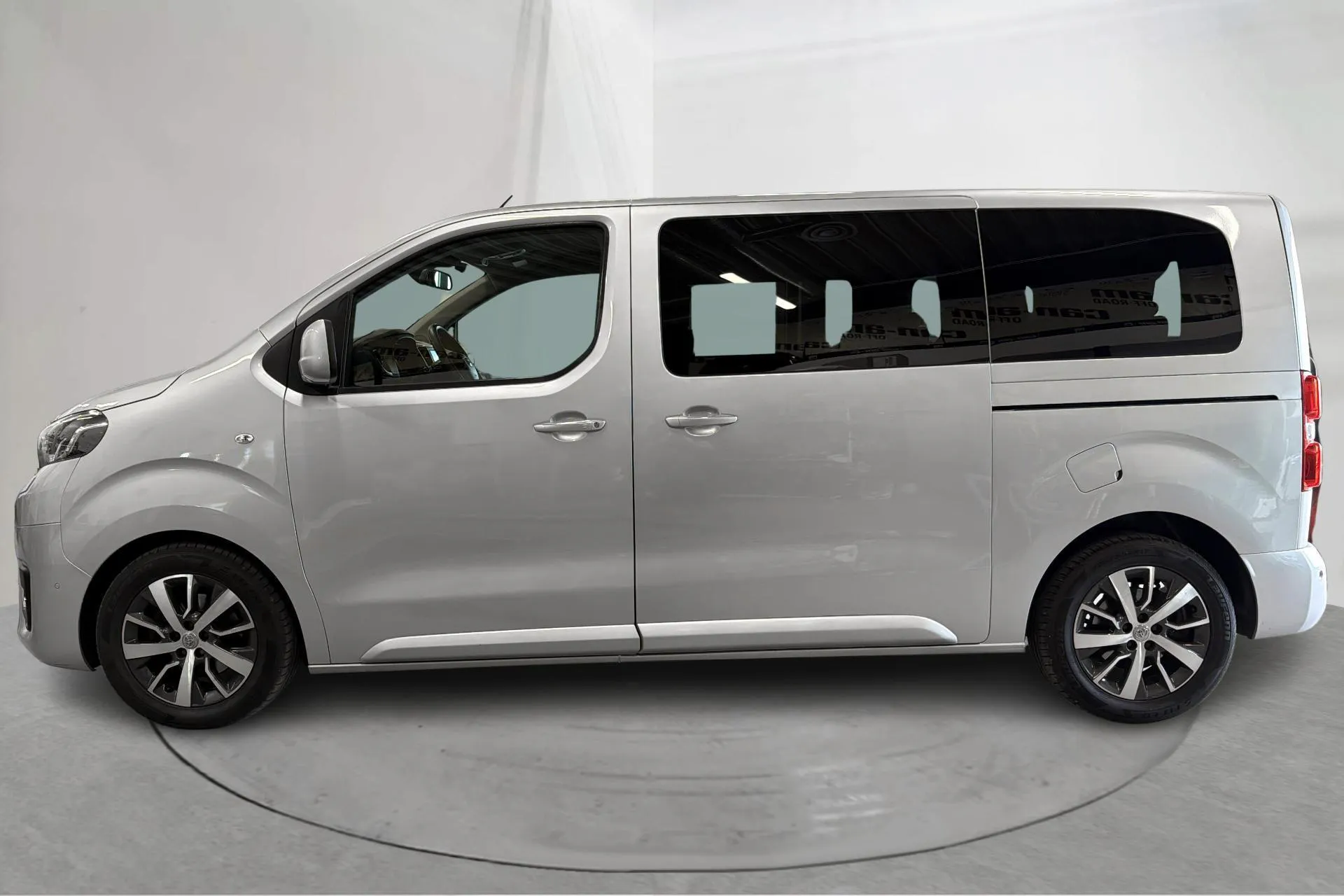 Presentationsfoto 2 av 19: Toyota PROACE Verso 2.0D (150hk) - 16 038 mil - Manuell - silver - 2016