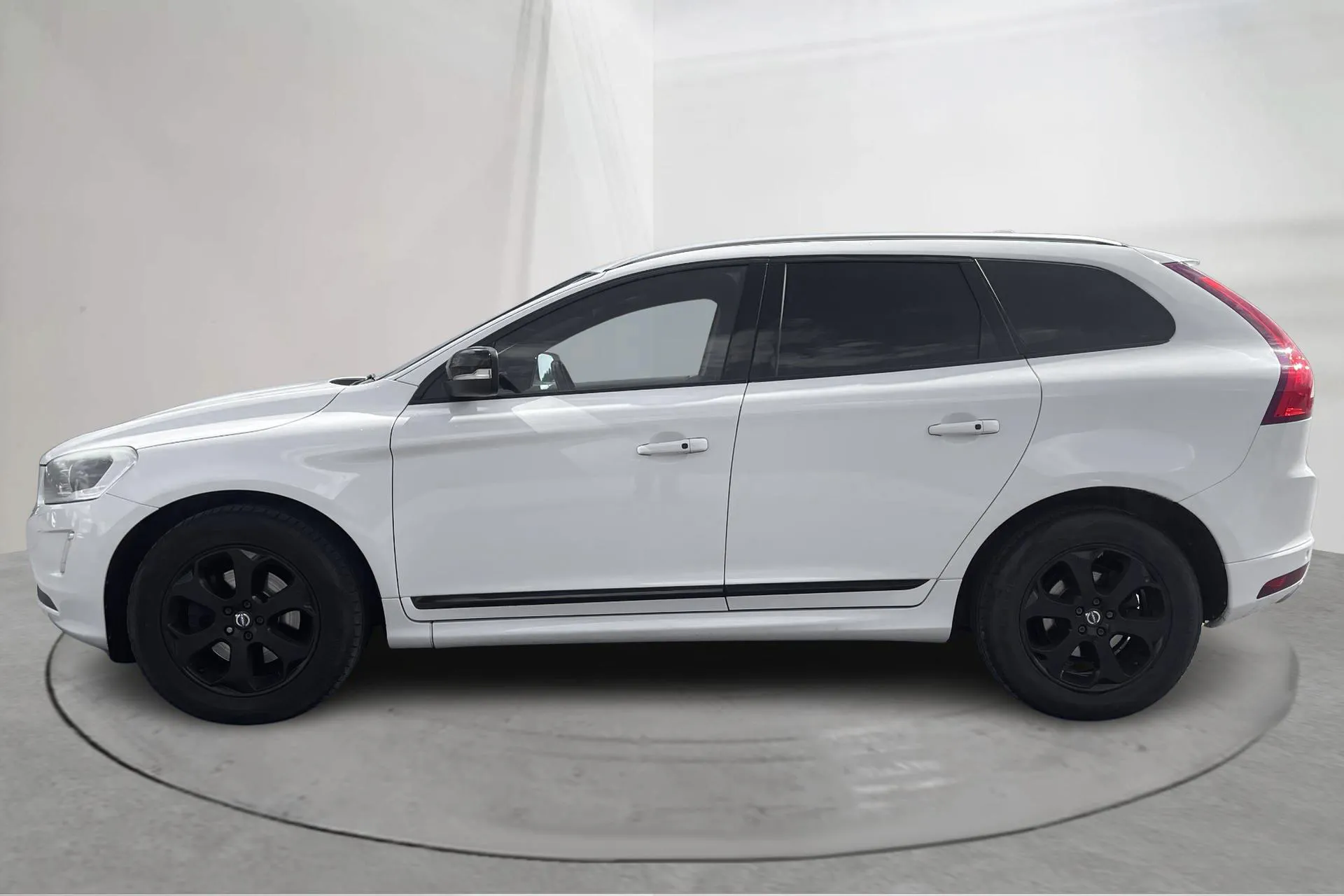Presentationsfoto 2 av 17: Volvo XC60 D4 AWD (181hk) - 29 350 mil - Automat - vit - 2015