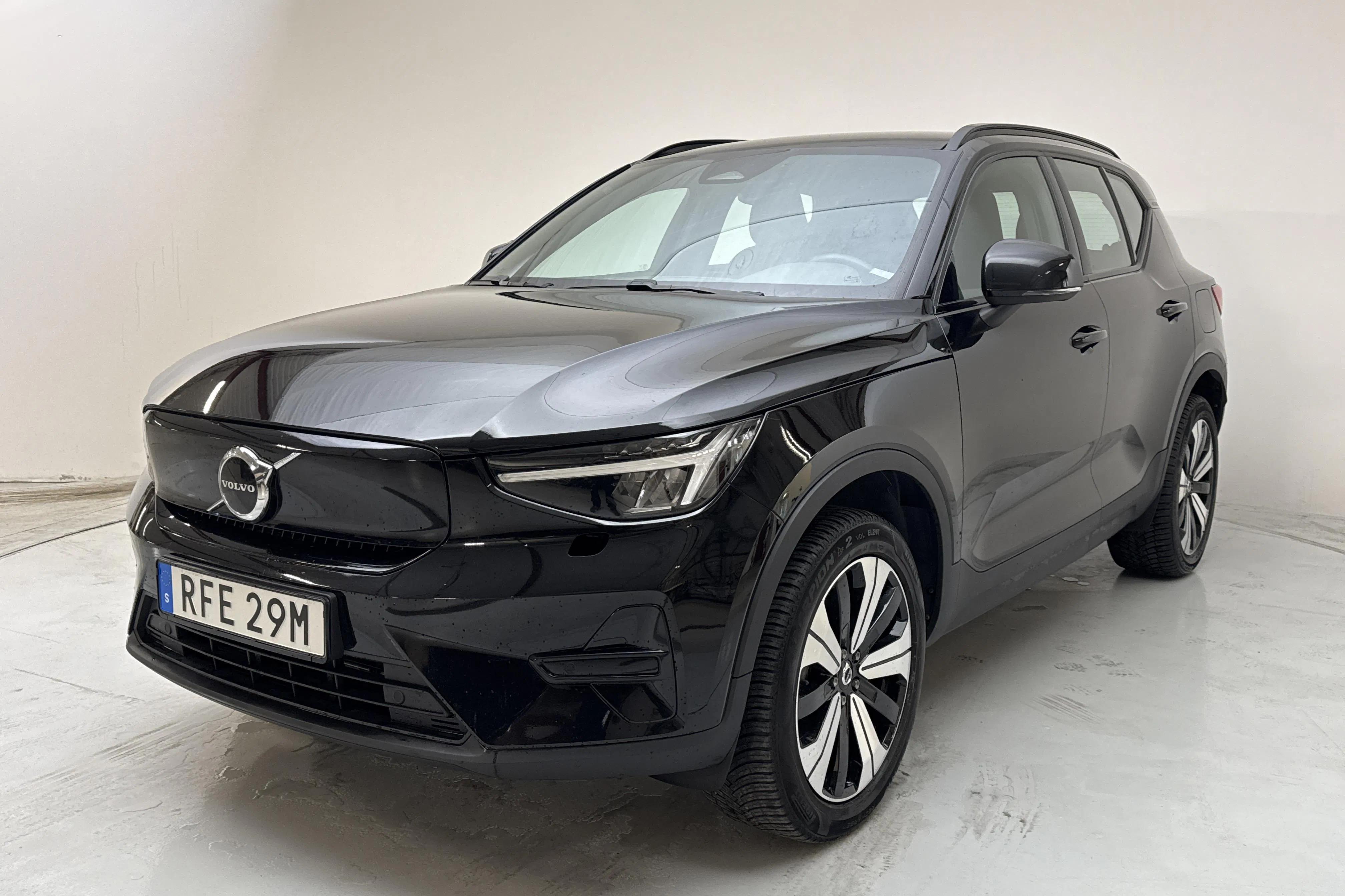 Presentation photo 1 of 17: Volvo XC40 P6 Recharge (231hk) - 9 728 Scandinavian mile - Automatic - black - 2023