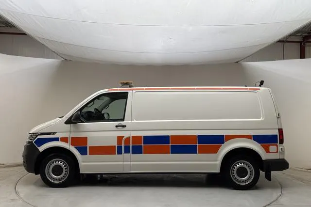 Presentationsfoto 2 av 14: VW Transporter T6.1 Skåp TDI (150hk) - 2 772 mil - Automat - vit - 2023