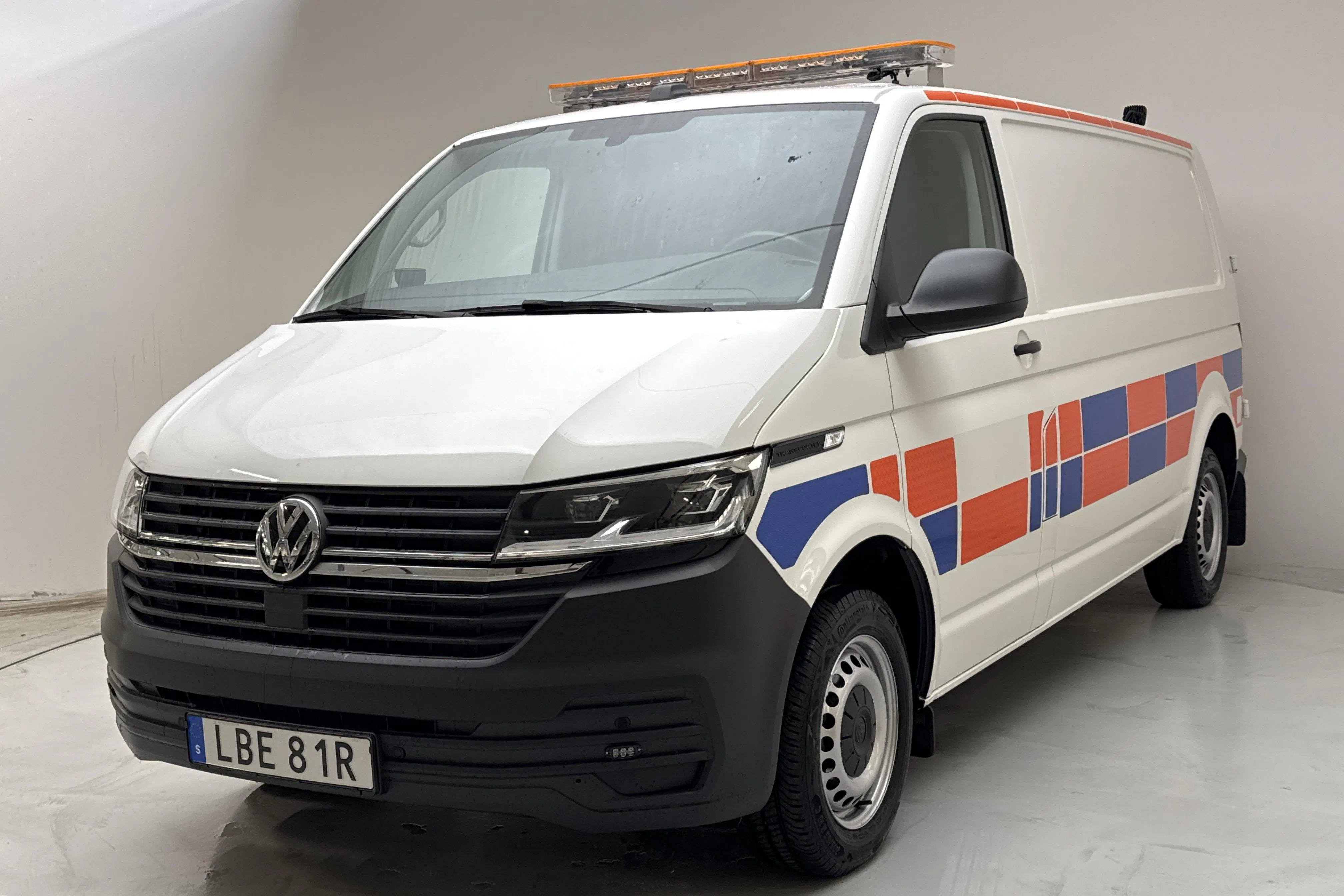 Presentationsfoto 1 av 14: VW Transporter T6.1 Skåp TDI (150hk) - 2 772 mil - Automat - vit - 2023