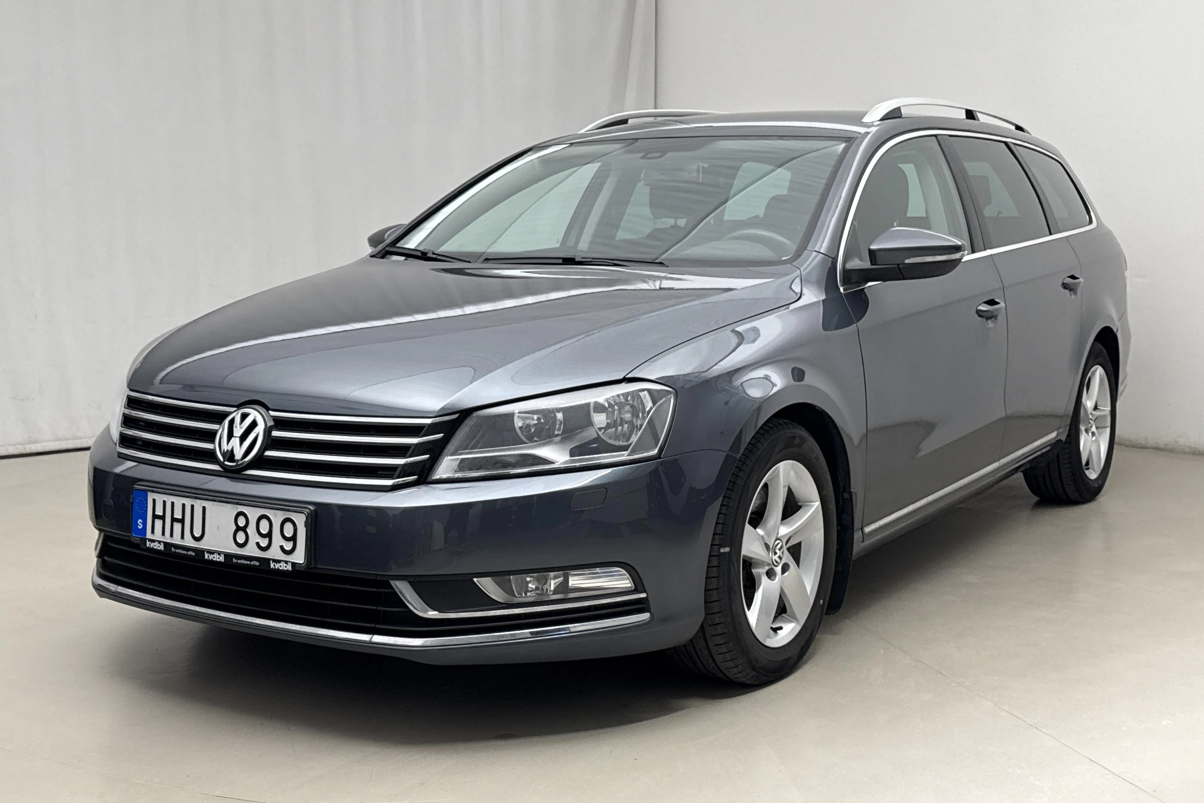 Presentation photo 1 of 17: VW Passat 2.0 TDI BlueMotion Technology Variant 4Motion (140hk) - 6 467 Scandinavian mile - Manual - light grey - 2014