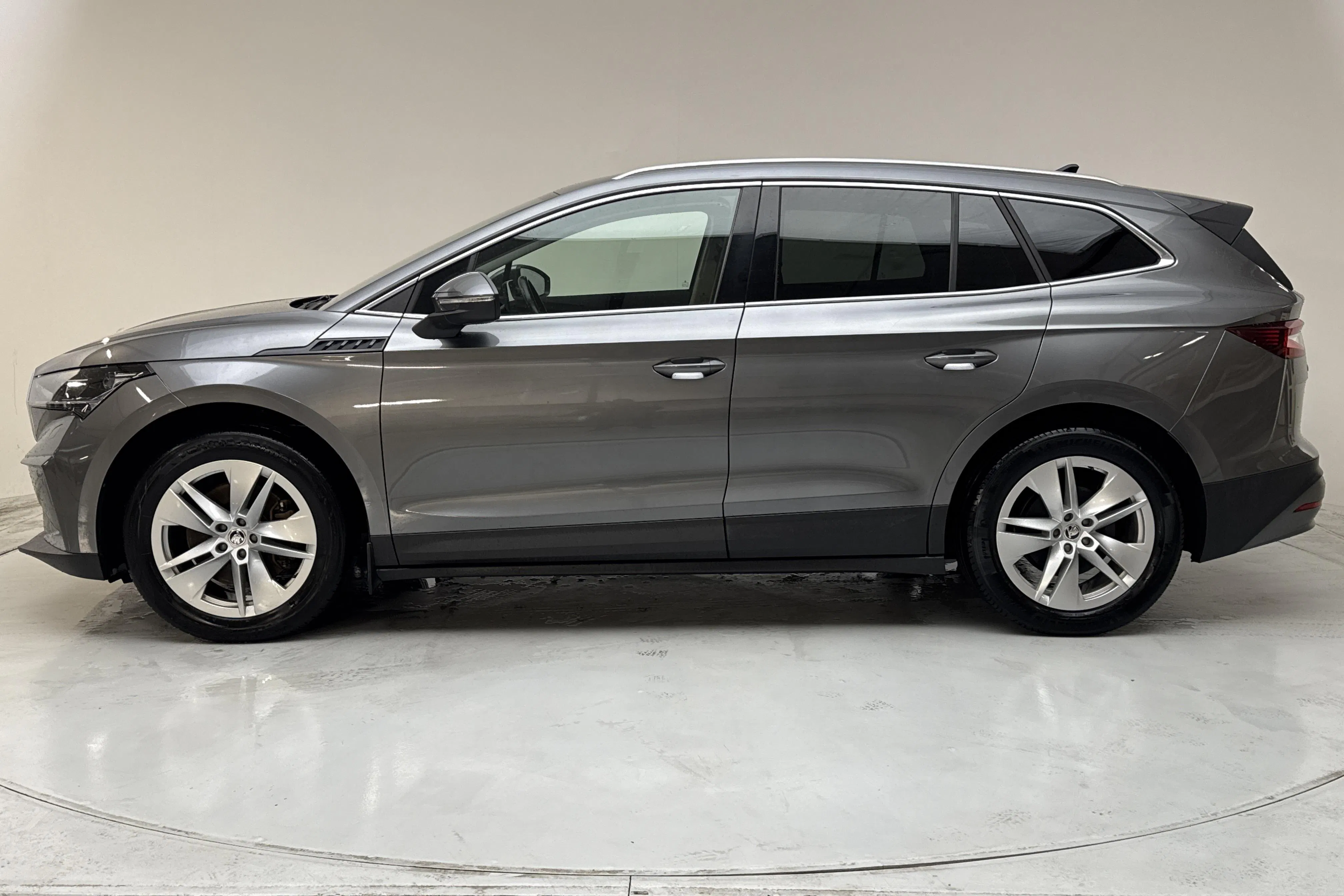 Presentationsfoto 2 av 15: Skoda Enyaq iV 80 (204hk) - 14 936 mil - Automat - grå - 2023
