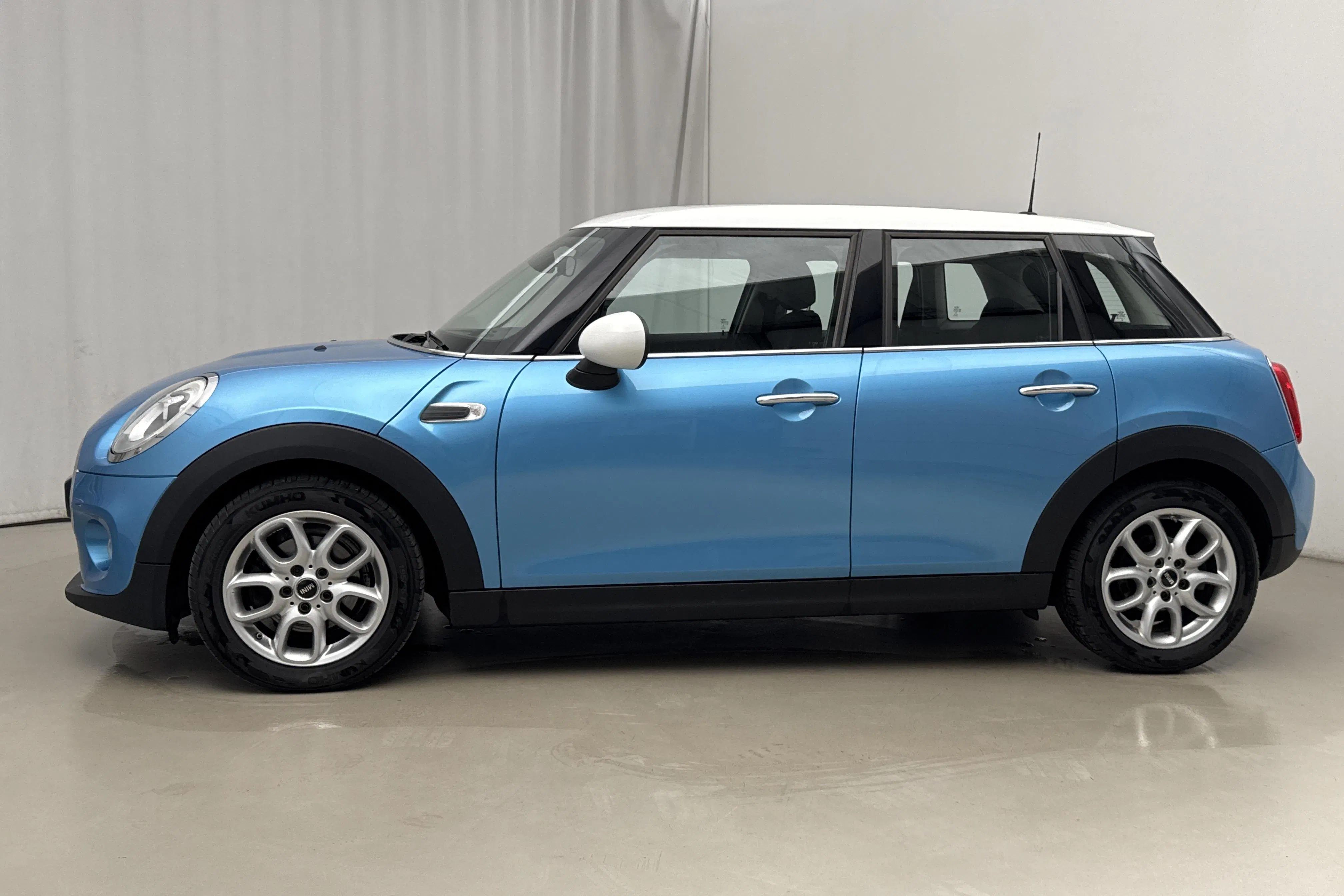Presentation photo 2 of 15: MINI Cooper Hatch 5dr (136hk) - 96 700 km - Manual - blue - 2017