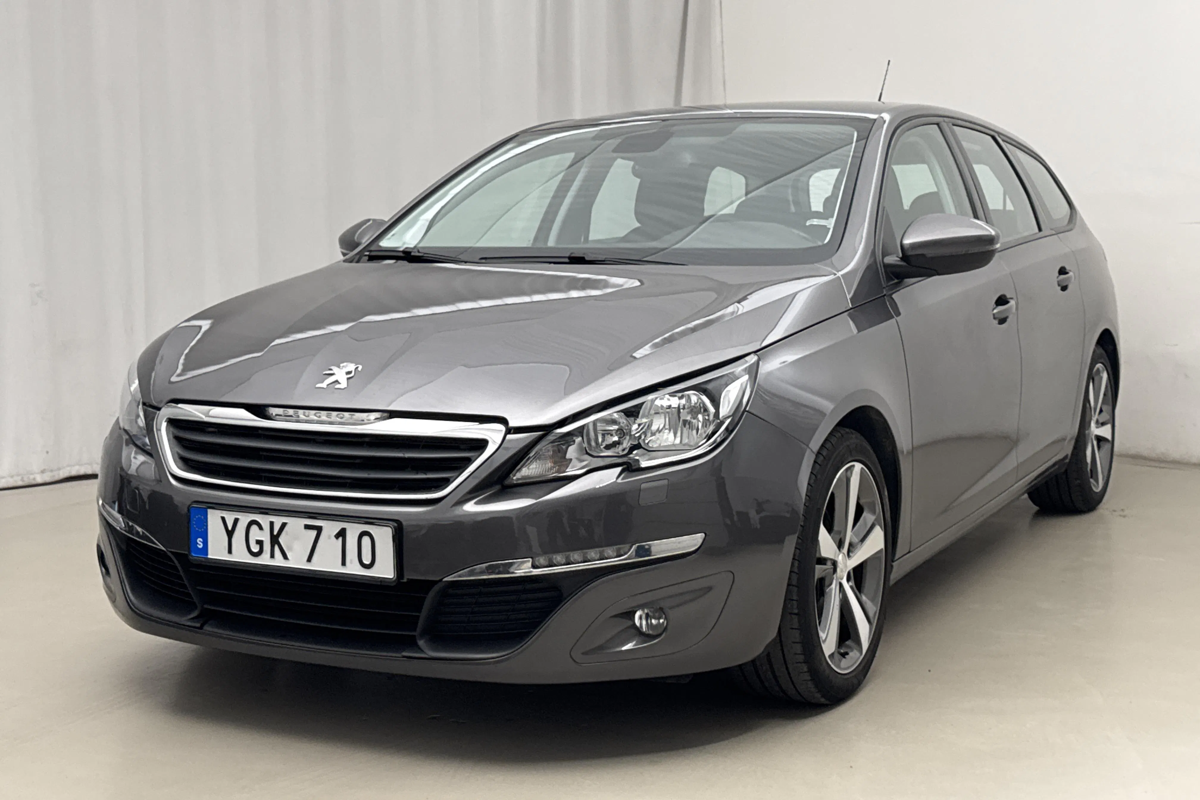 Presentation photo 1 of 15: Peugeot 308 SW PureTech (110hk) - 96 480 km - Manual - gray - 2017