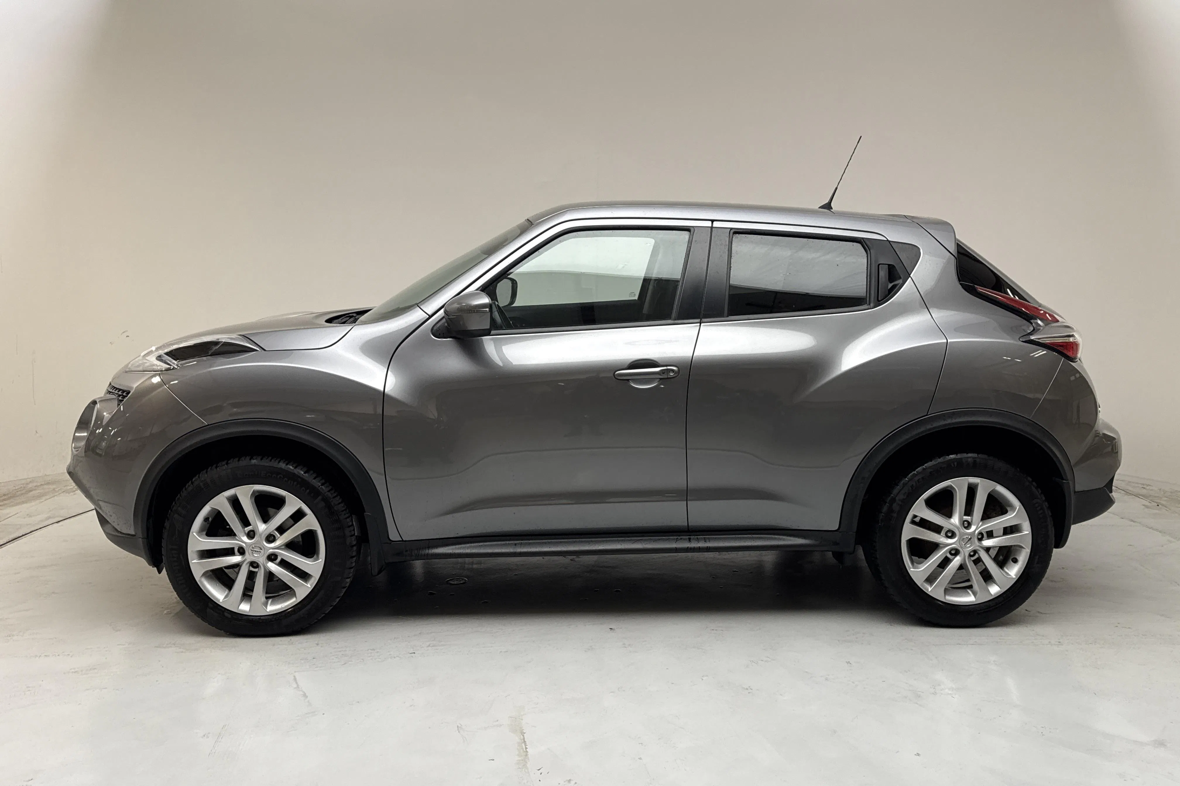 Presentation photo 2 of 15: Nissan Juke 1.2 DIG-T (115hk) - 143 300 km - Manual - gray - 2018