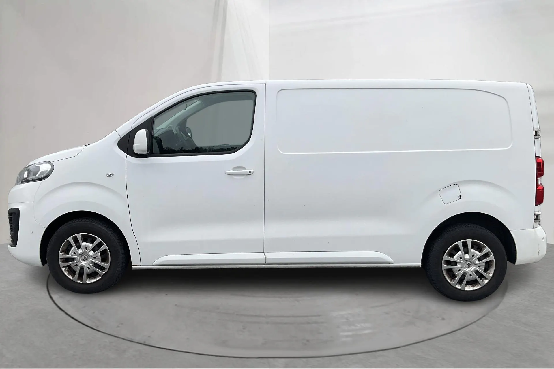 Presentation photo 2 of 16: Citroën Jumpy III 2.0 BlueHDI Skåp (120hk) - 200 040 km - Manual - white - 2018