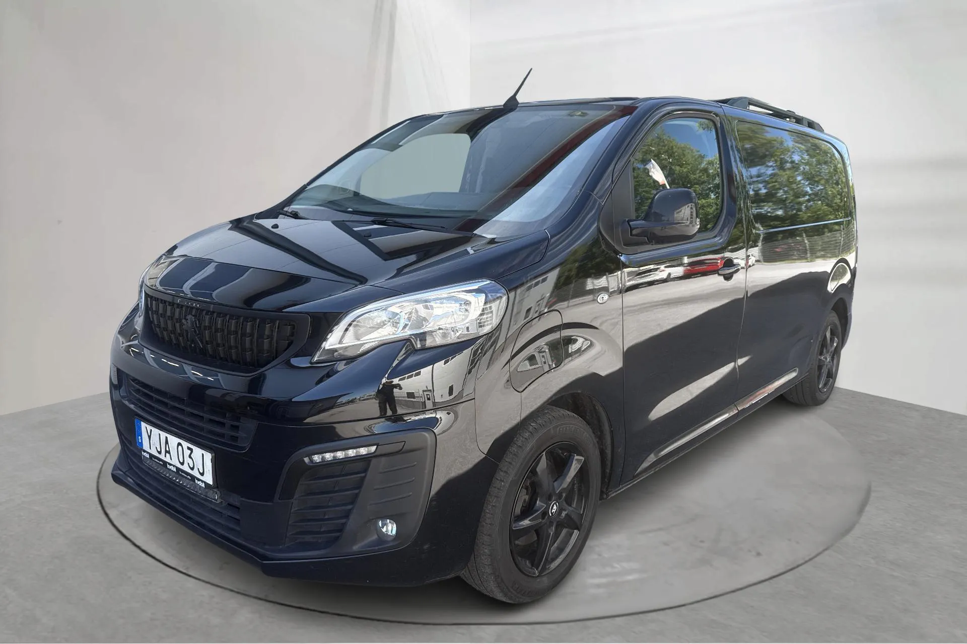 Presentation photo 1 of 30: Peugeot e-Expert Skåp (136hk) - 85 200 km - Automatic - black - 2023