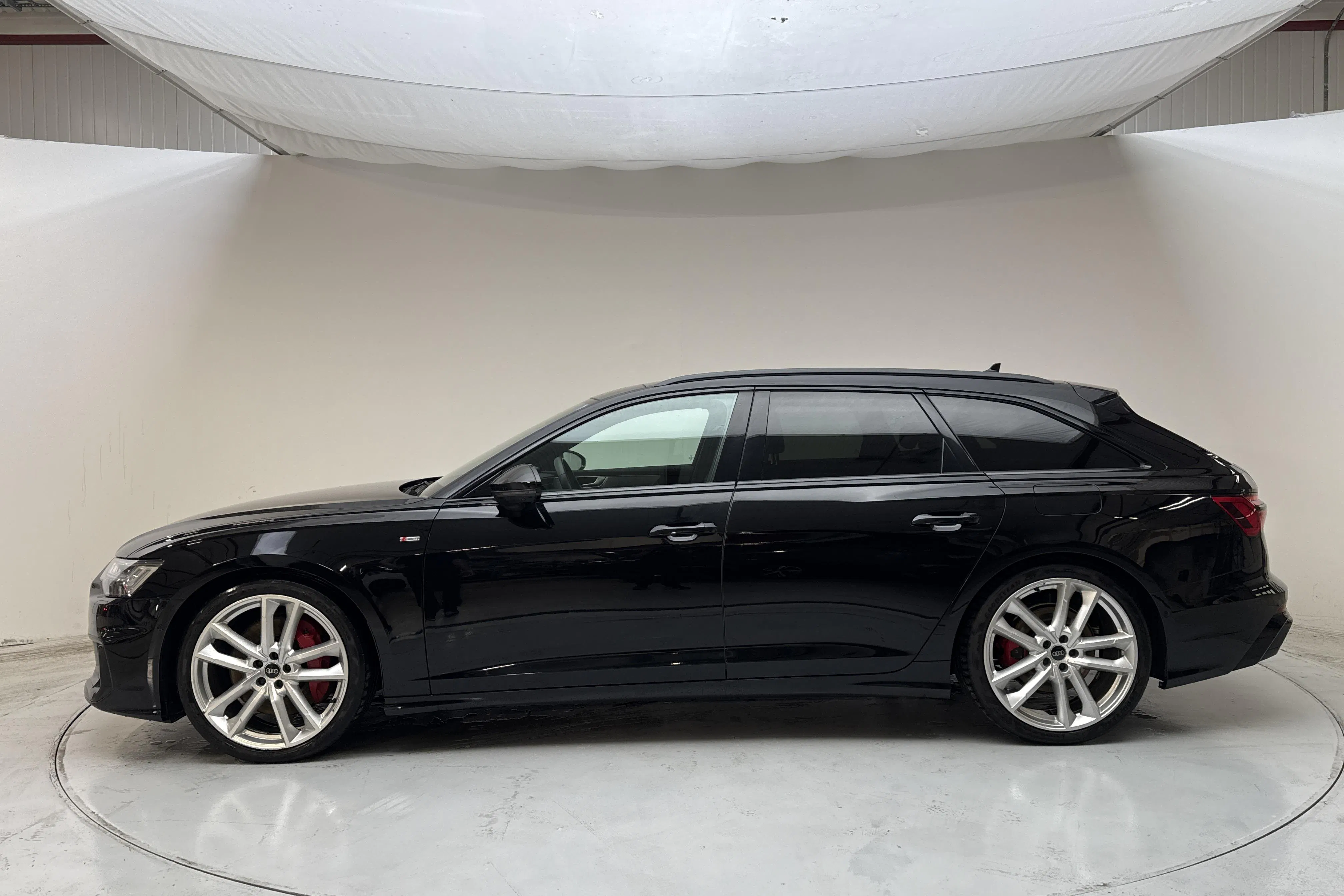 Presentation photo 2 of 20: Audi A6 Avant 55 TFSI e quattro (367hk) - 94 220 km - Automatic - black - 2024