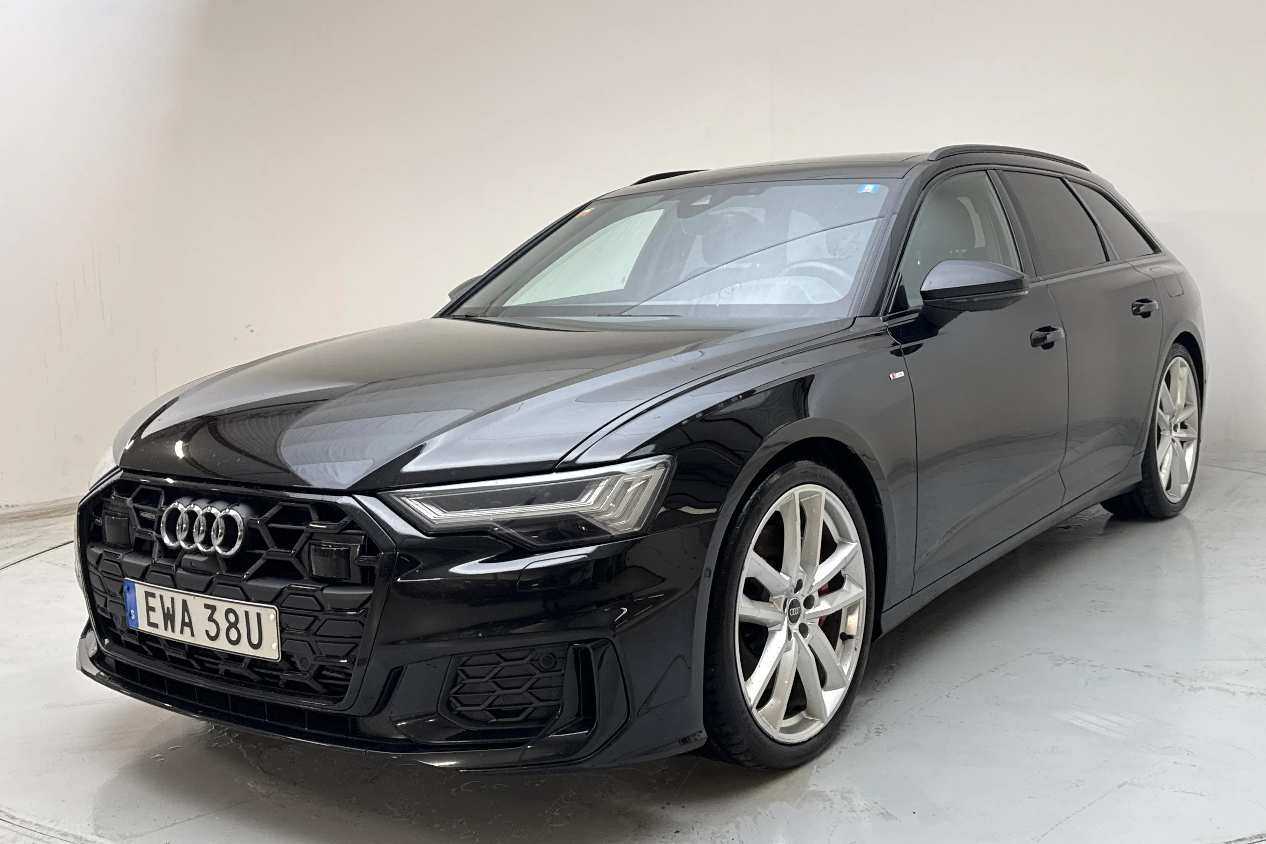 Presentation photo 1 of 20: Audi A6 Avant 55 TFSI e quattro (367hk) - 94 220 km - Automatic - black - 2024