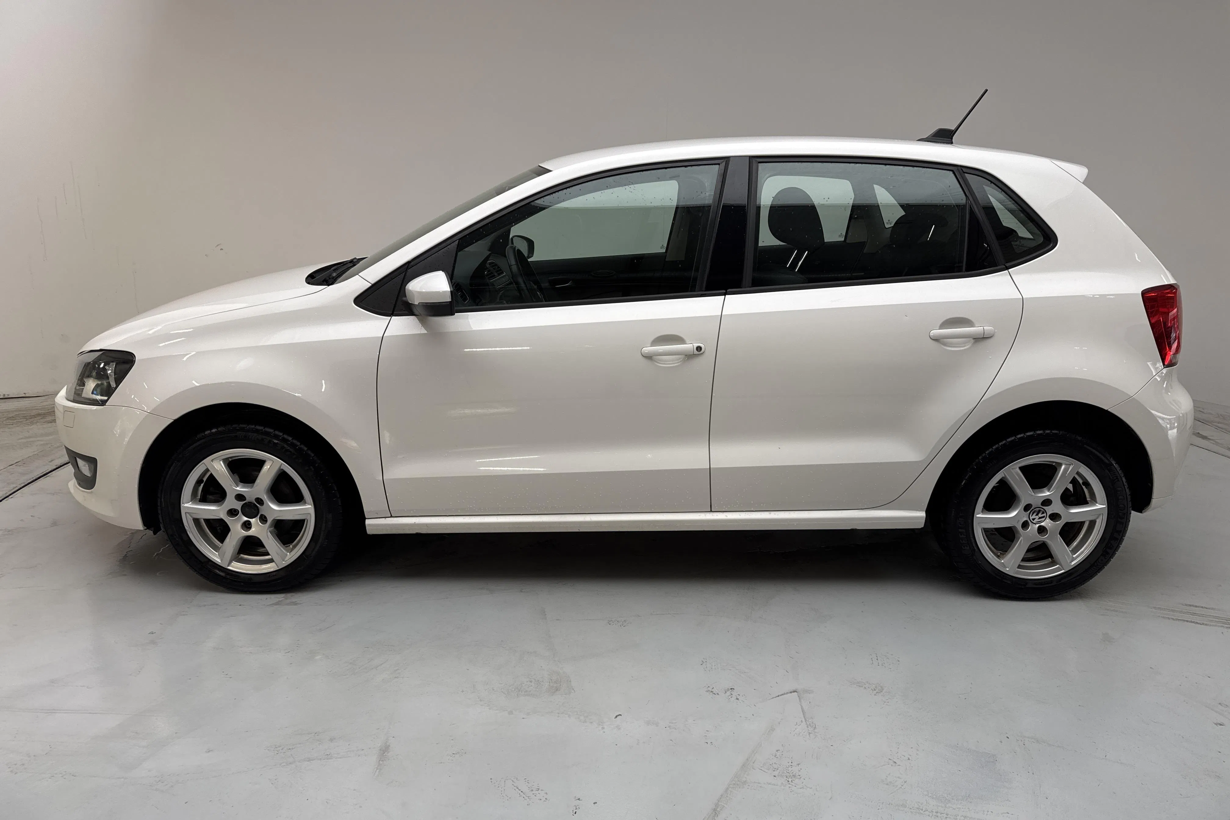 Presentation photo 2 of 12: VW Polo 1.4 5dr (85hk) - 94 170 km - Manual - white - 2014