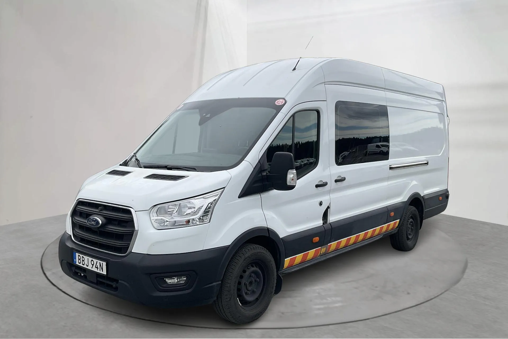 Presentation photo 1 of 17: Ford Transit 350 2.0 TDCi 2WD Skåp (185hk) - 122 860 km - Manual - white - 2021