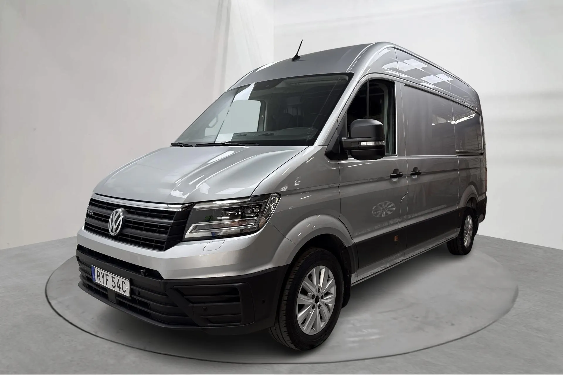 Presentation photo 1 of 23: VW Crafter 35 2.0 TDI Skåp 4Motion (177hk) - 41 360 km - Automatic - silver - 2022