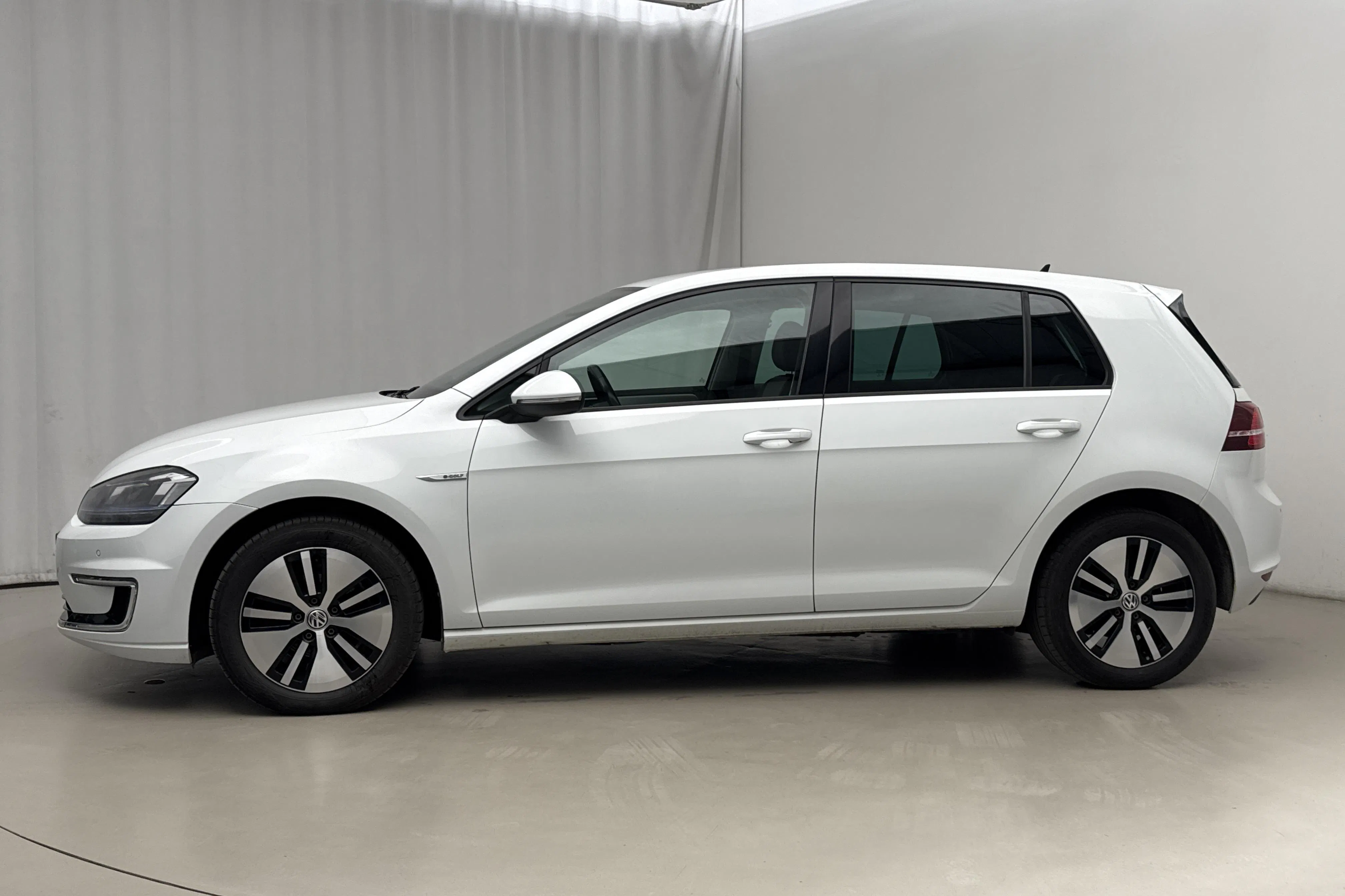 Presentationsfoto 2 av 18: VW e-Golf VII 5dr (115hk) - 11 465 mil - Automat - vit - 2015