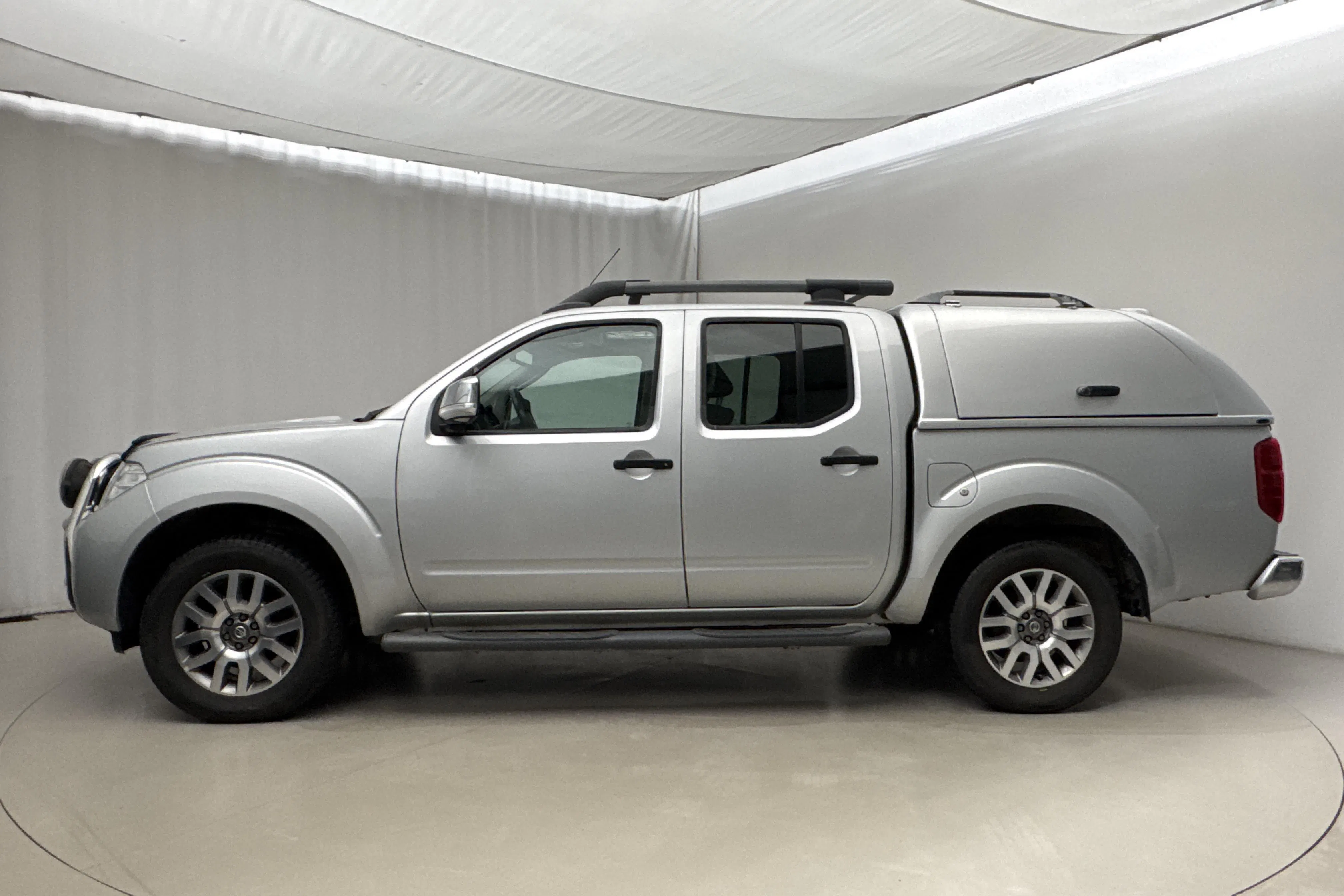 Presentationsfoto 2 av 21: Nissan Navara 3.0 dCi V6 (231hk) - 24 581 mil - Automat - silver - 2016