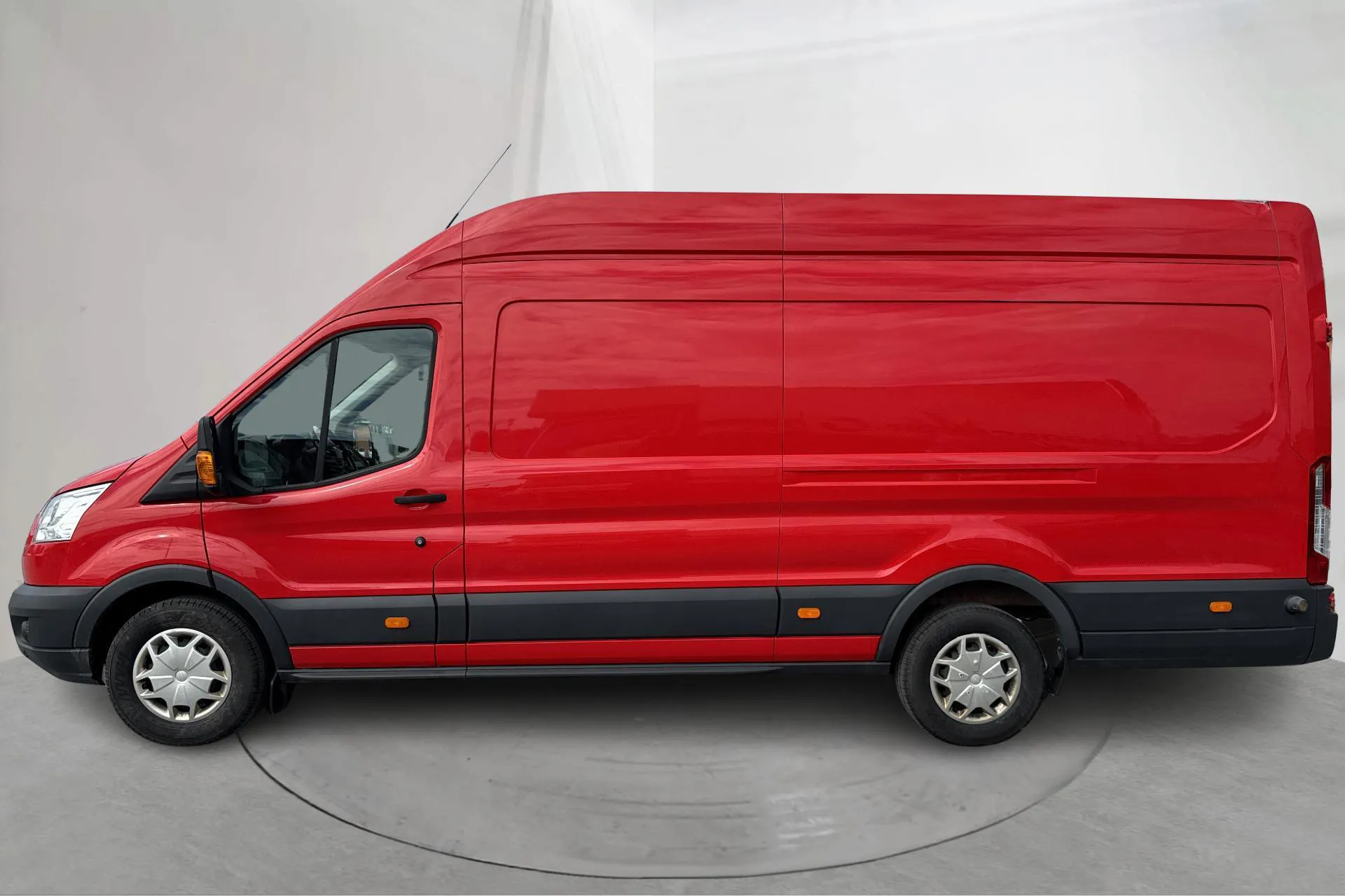 Presentation photo 2 of 16: Ford Transit 350 2.0 TDCi AWD Skåp (130hk) - 161 040 km - Manual - red - 2017