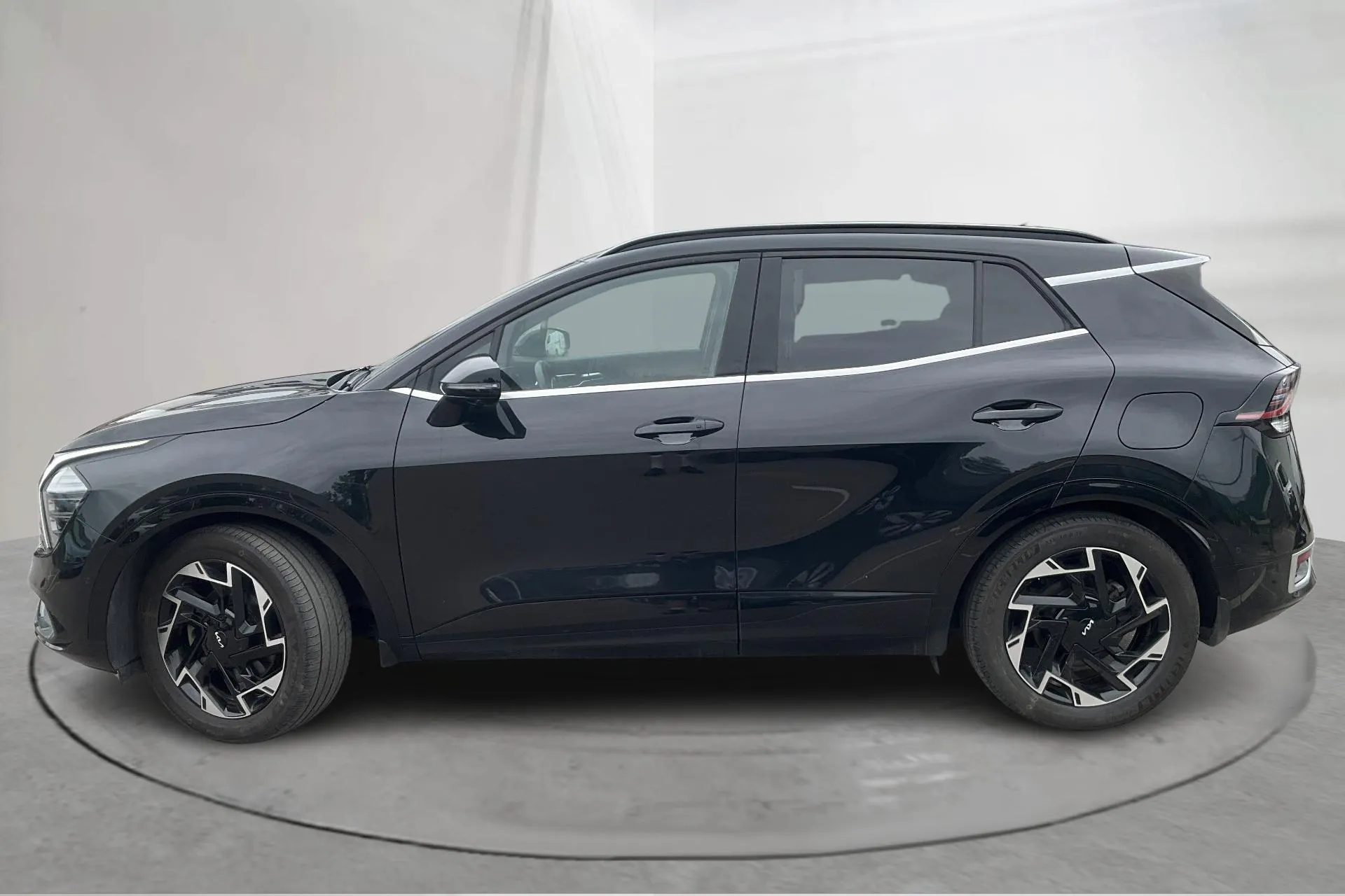 Presentationsfoto 2 av 20: KIA Sportage PHEV AWD (265hk) - 7 150 mil - Automat - svart - 2022