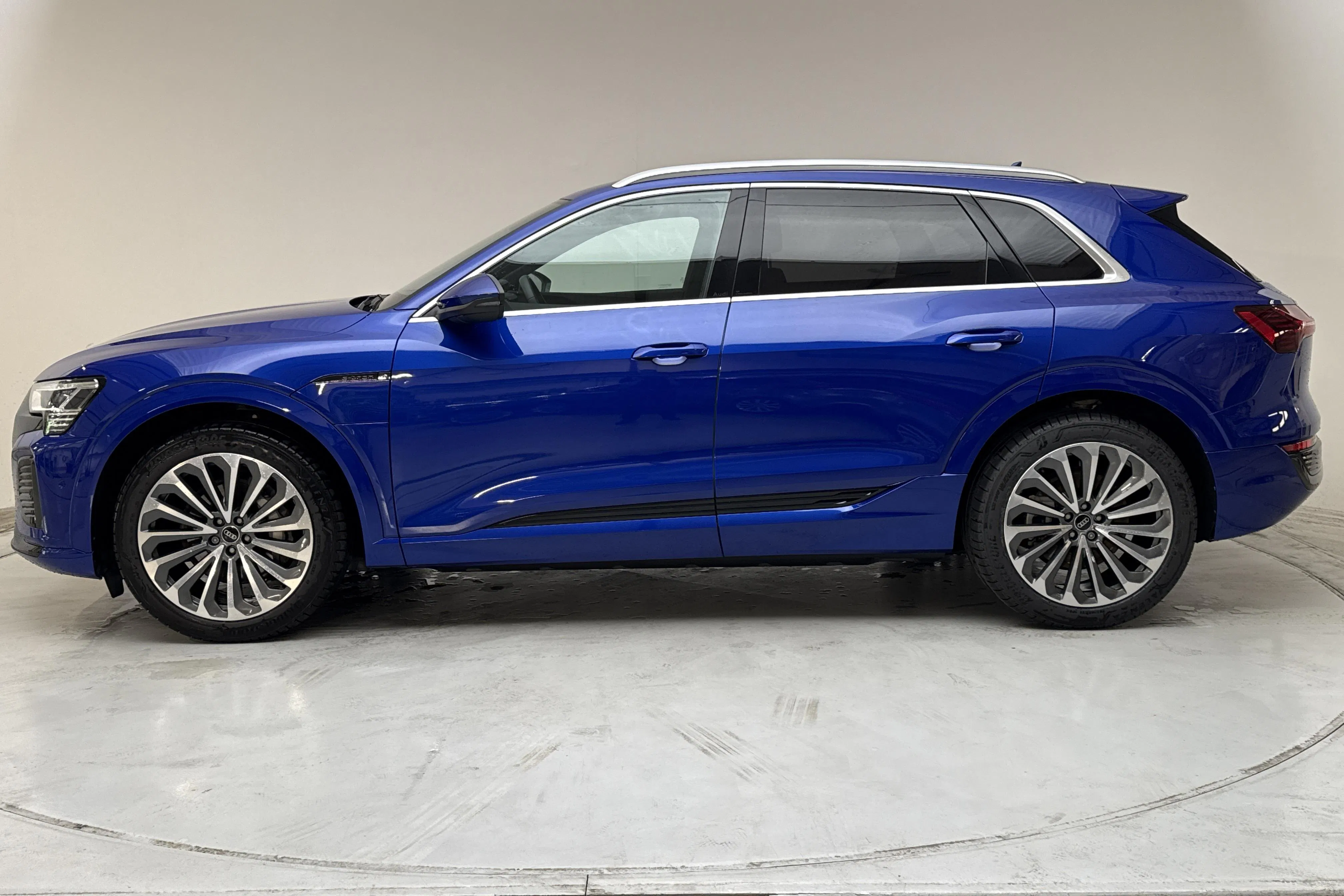 Presentation photo 2 of 16: Audi Q8 50 e-tron quattro (340hk) - 36 850 km - Automatic - blue - 2024