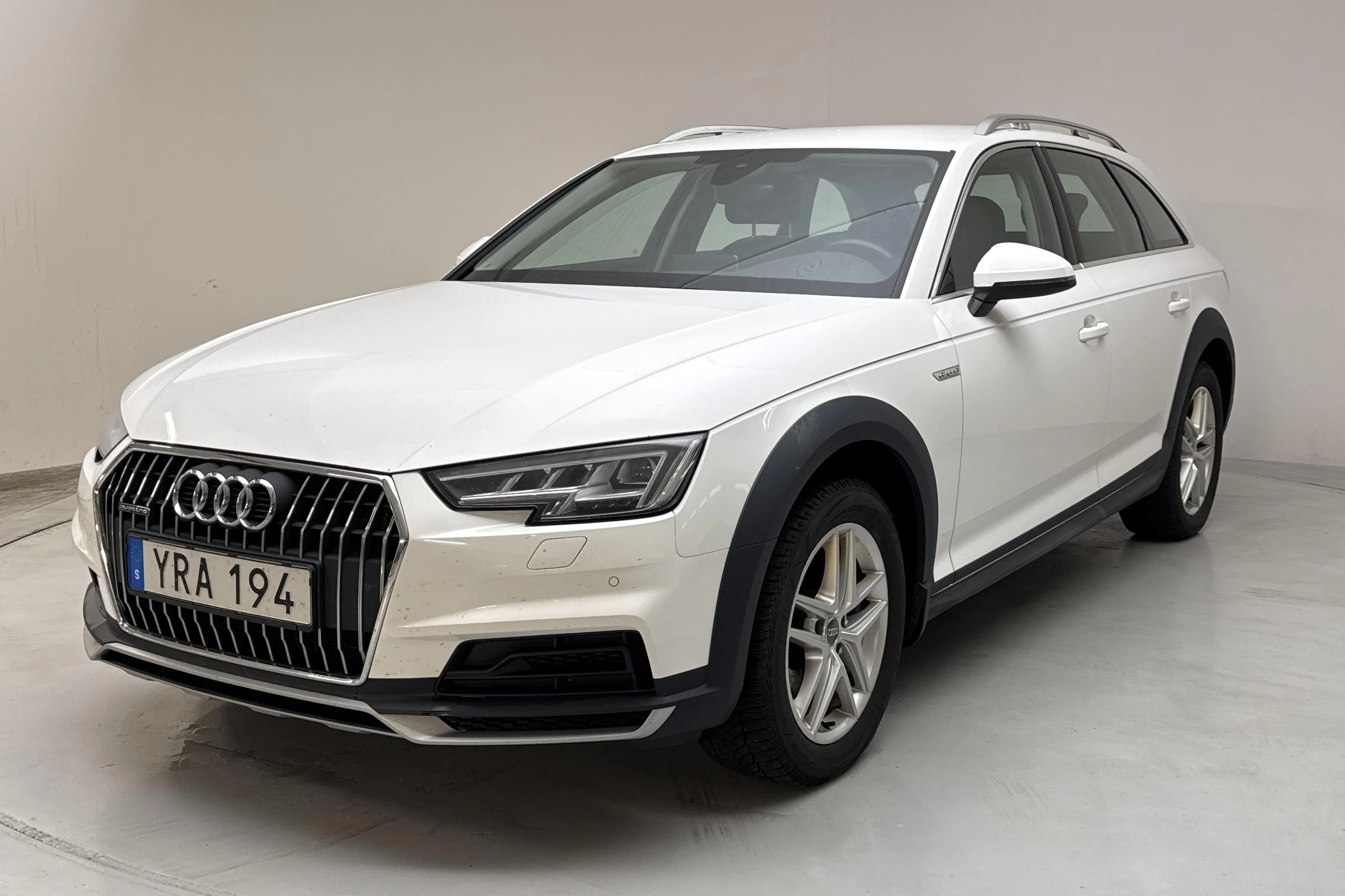 Presentation photo 1 of 14: Audi A4 Allroad 2.0 TDI quattro (190hk) - 168 050 km - Manual - white - 2018