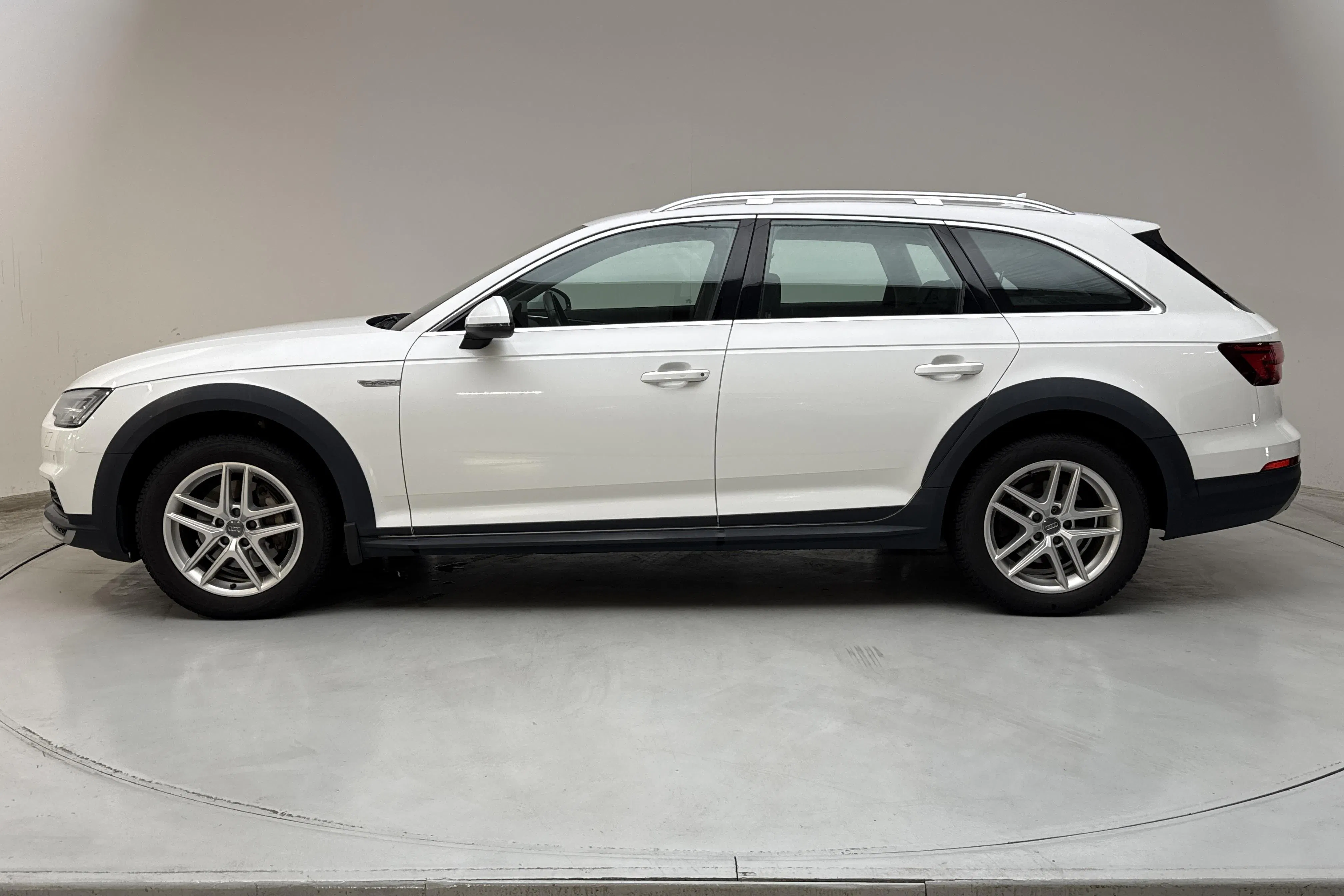 Presentation photo 2 of 14: Audi A4 Allroad 2.0 TDI quattro (190hk) - 168 050 km - Manual - white - 2018