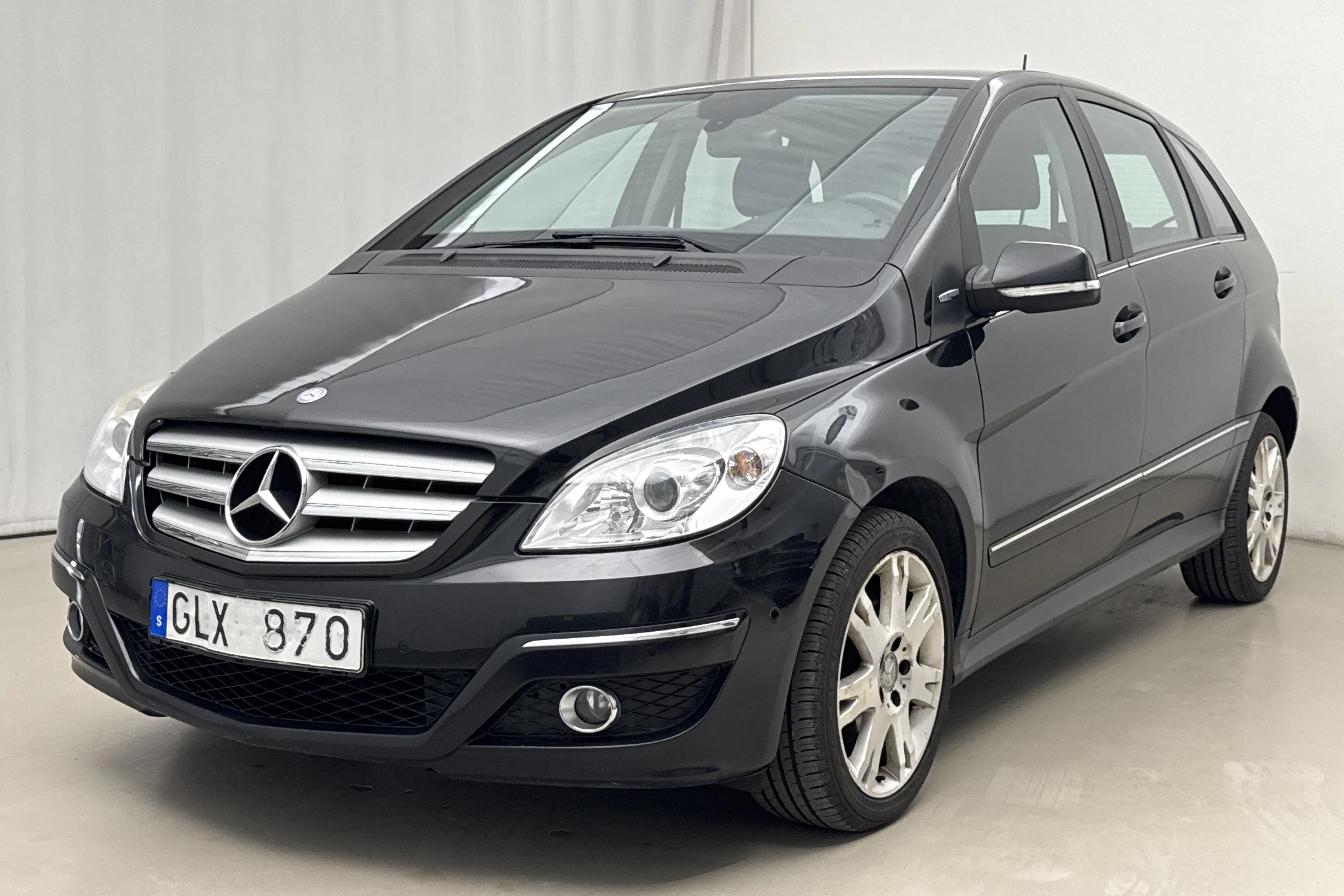 Presentation photo 1 of 15: Mercedes B 180 NGT BlueEfficiency (116hk) - 216 940 km - Manual - black - 2010