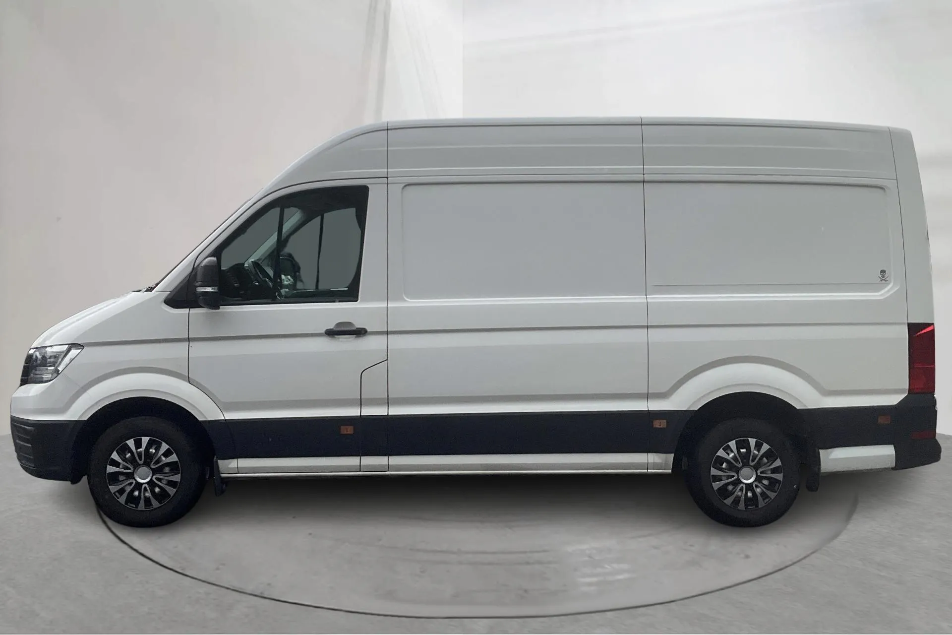 Presentation photo 2 of 15: VW Crafter 35 2.0 TDI Skåp (177hk) - 129 490 km - Manual - white - 2018