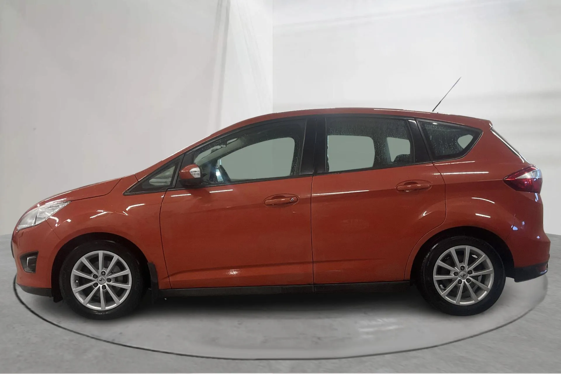Presentationsfoto 2 av 16: Ford C-MAX 1.6 TDCi (95hk) - 18 205 mil - Manuell - orange - 2011