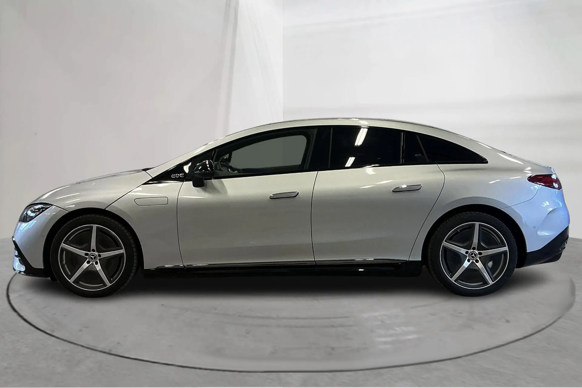 Presentation photo 2 of 16: Mercedes EQE 350 4Matic V295 (292hk) - 16 040 km - Automatic - silver - 2025
