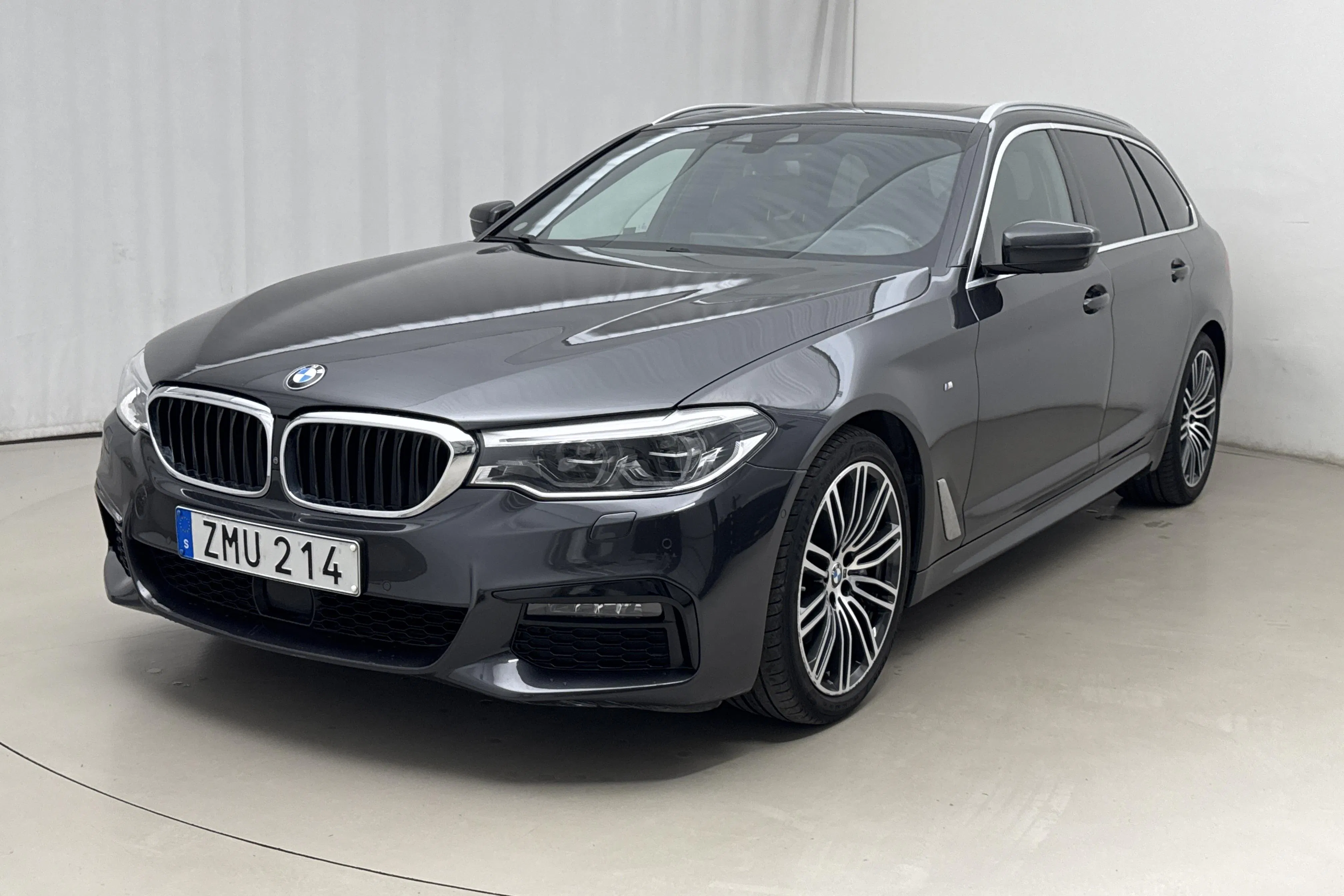 Presentation photo 1 of 23: BMW 530i xDrive Touring, G31 (252hk) - 153 960 km - Automatic - gray - 2019