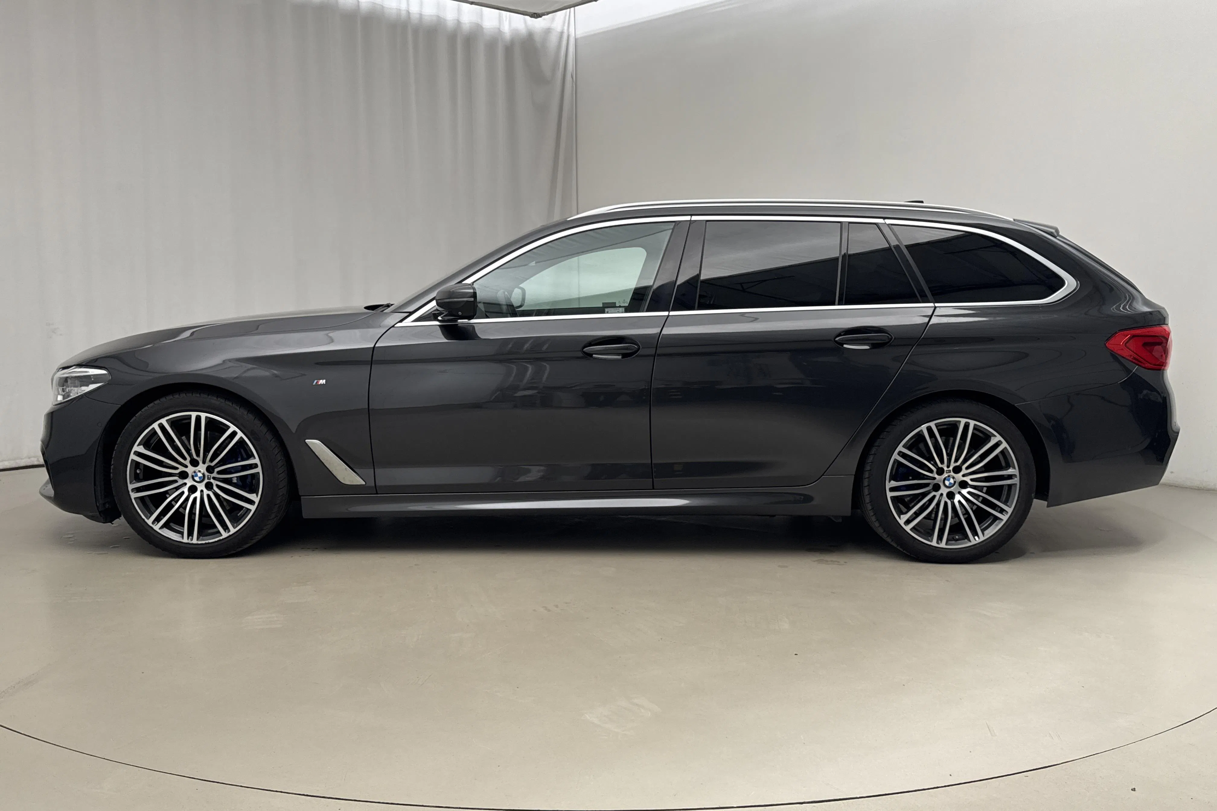 Presentation photo 2 of 23: BMW 530i xDrive Touring, G31 (252hk) - 153 960 km - Automatic - gray - 2019