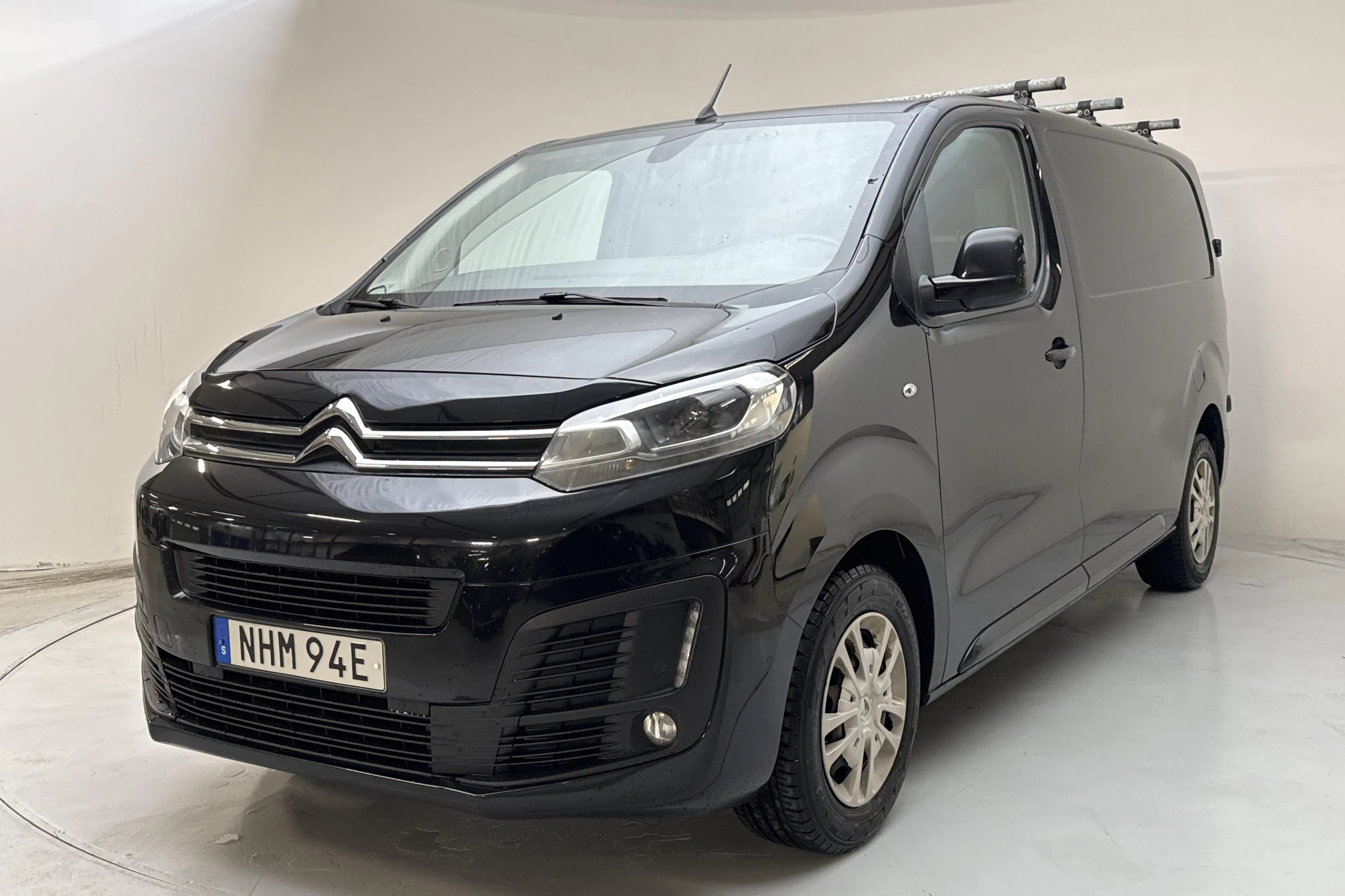 Presentationsfoto 1 av 12: Citroën Jumpy III 2.0 BlueHDI Skåp (120hk) - 15 025 mil - Manuell - svart - 2019