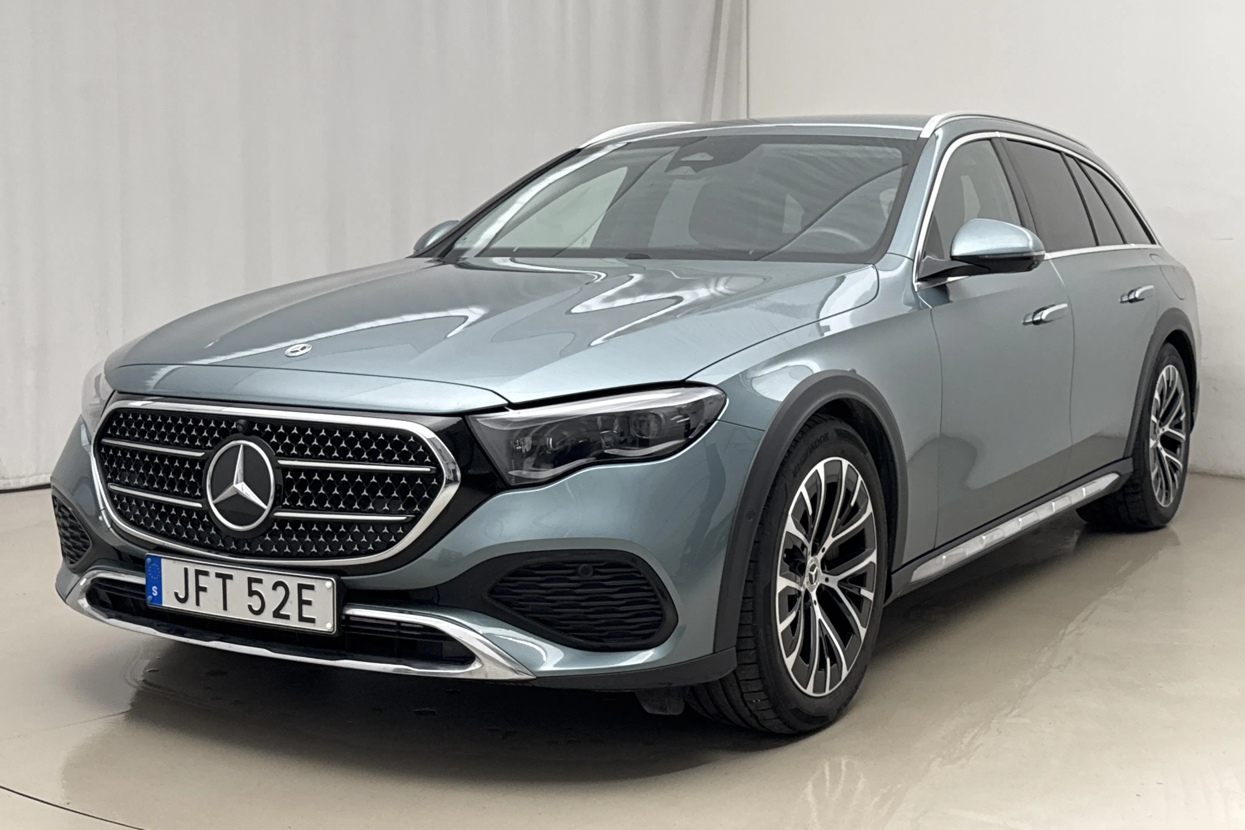 Presentation photo 1 of 25: Mercedes E 300 de 4Matic All Terrain Kombi S214 (313hk) - 43 020 km - Automatic - green - 2025