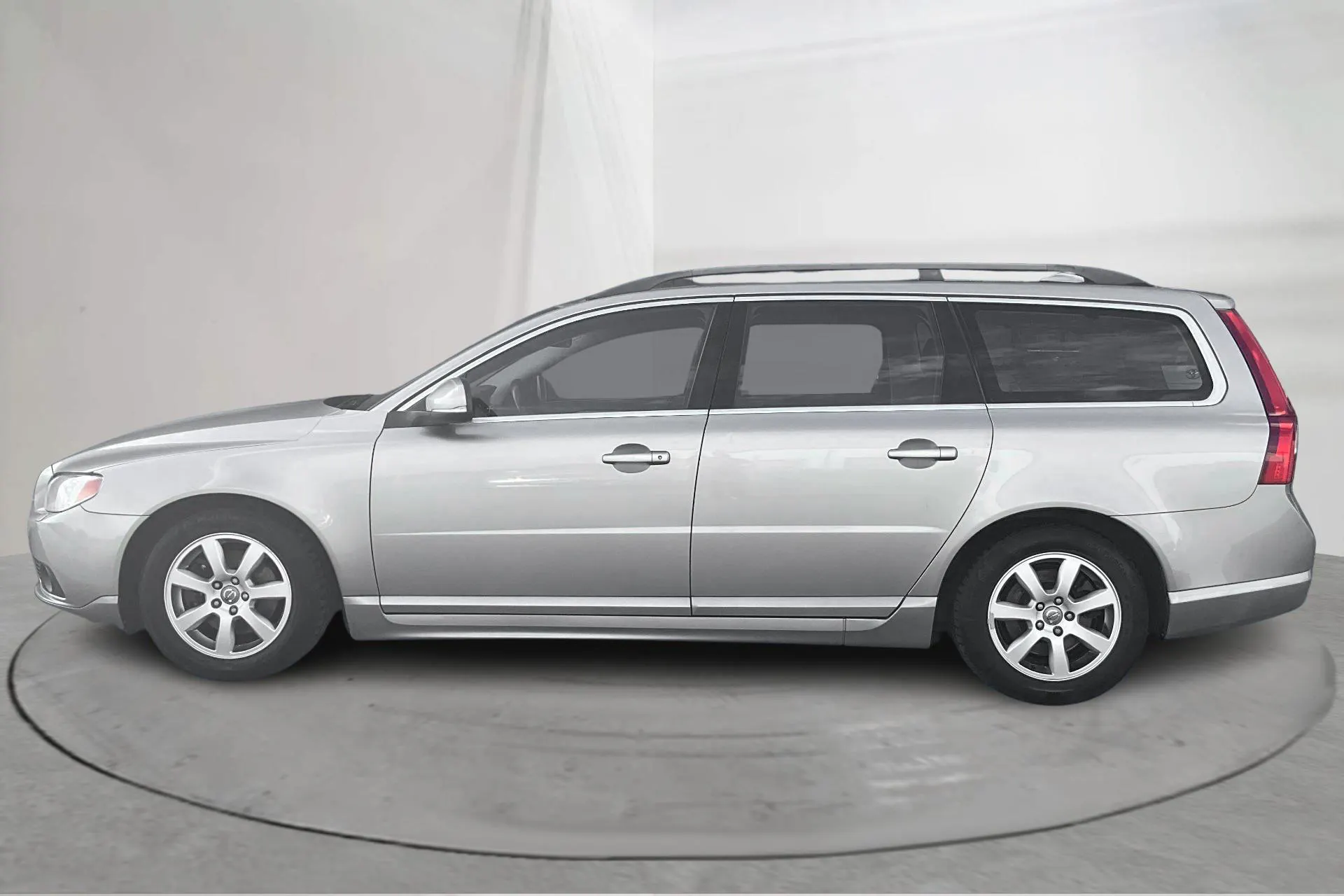 Esitlusfoto 2 aadressil 15: Volvo V70 II D2 (115hk) - 187 780 km - Käsitsi - Helepruun - 2013
