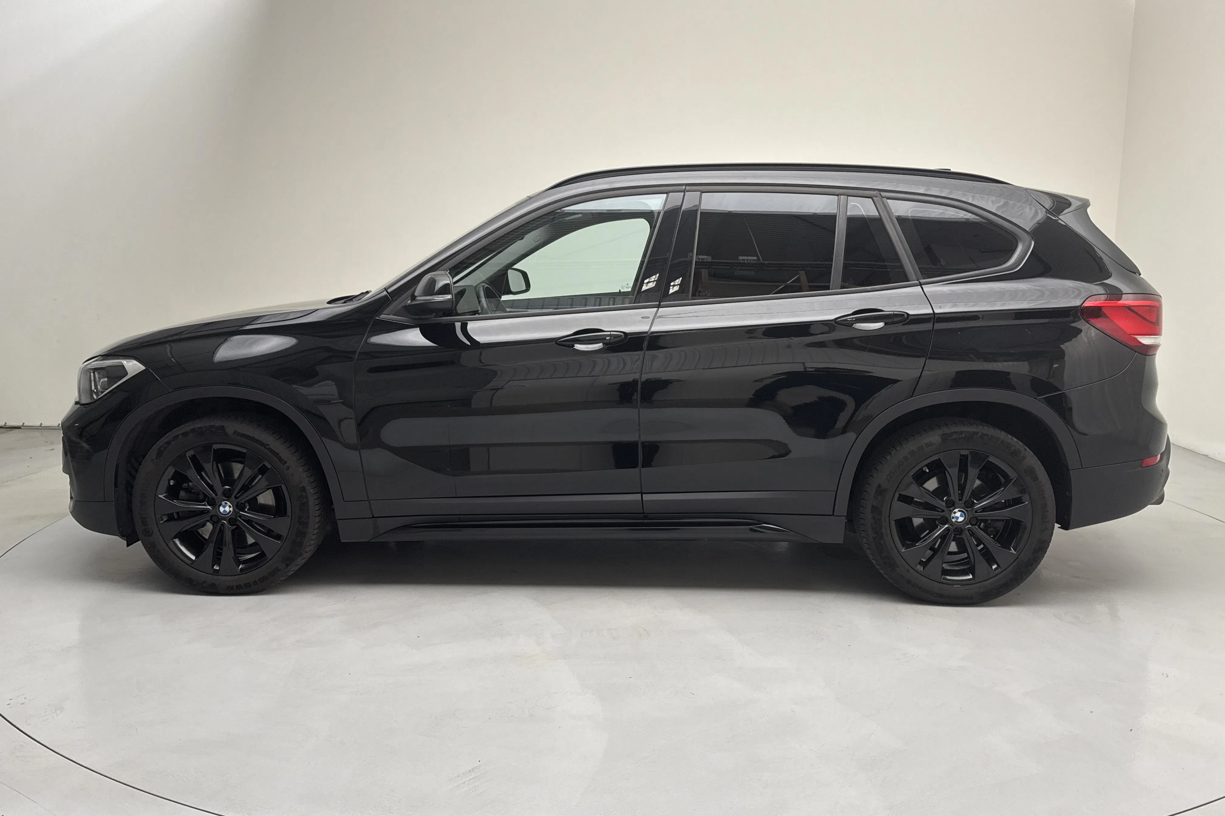 Presentationsfoto 2 av 13: BMW X1 xDrive20d LCI, F48 (190hk) - 18 572 mil - Automat - svart - 2022