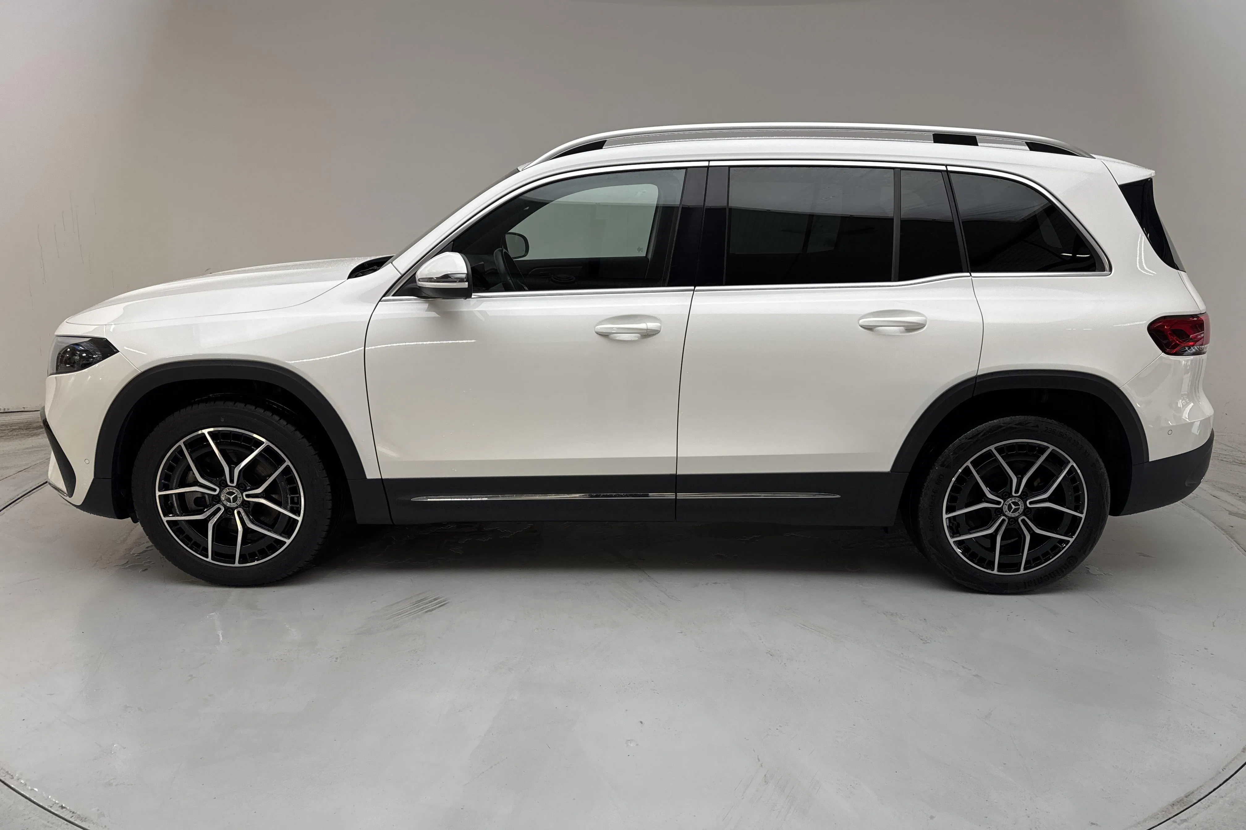 Presentationsfoto 2 av 17: Mercedes EQB 300 4MATIC X243 (228hk) - 4 904 mil - Automat - vit - 2024