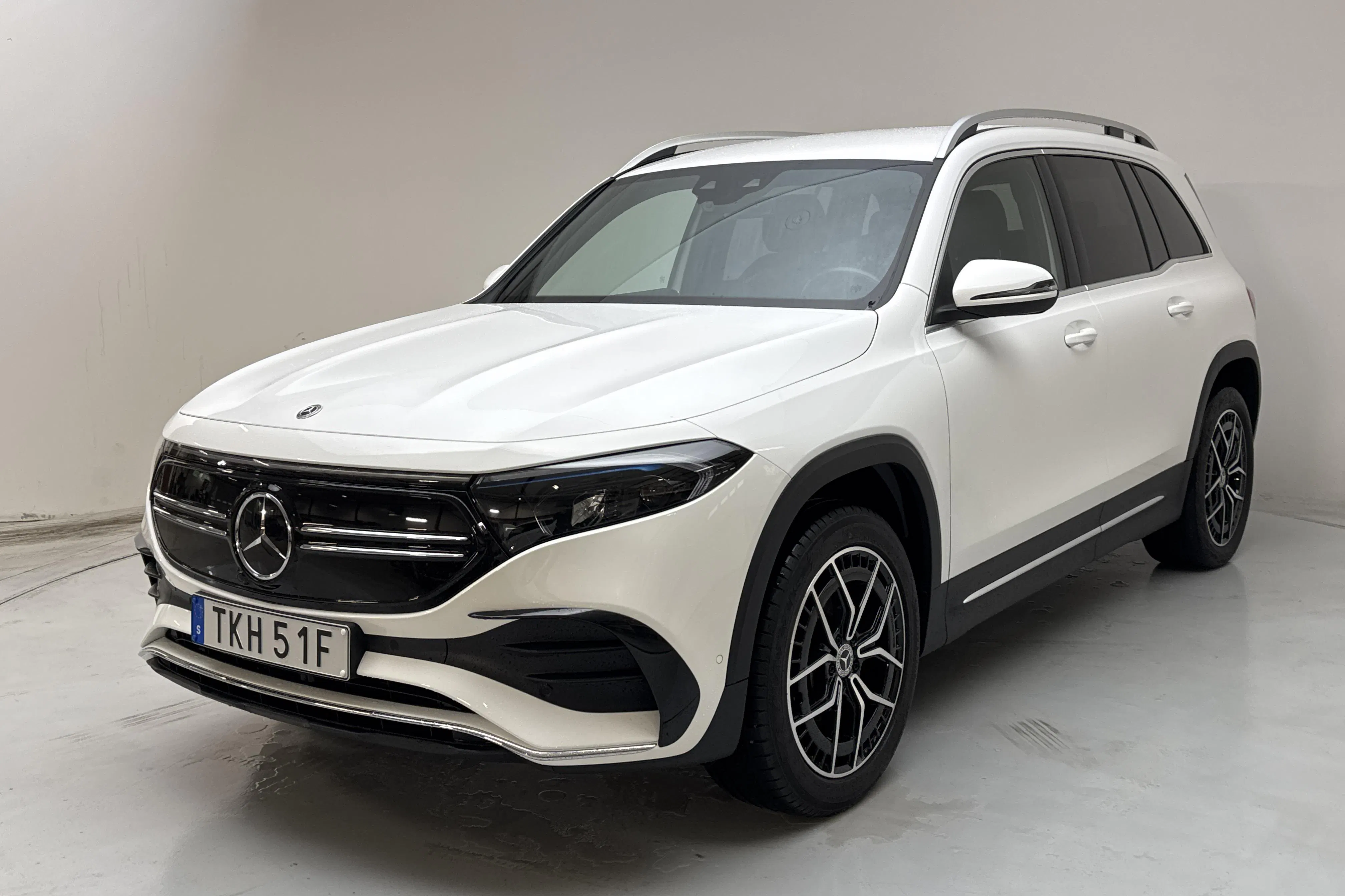 Presentationsfoto 1 av 17: Mercedes EQB 300 4MATIC X243 (228hk) - 4 904 mil - Automat - vit - 2024