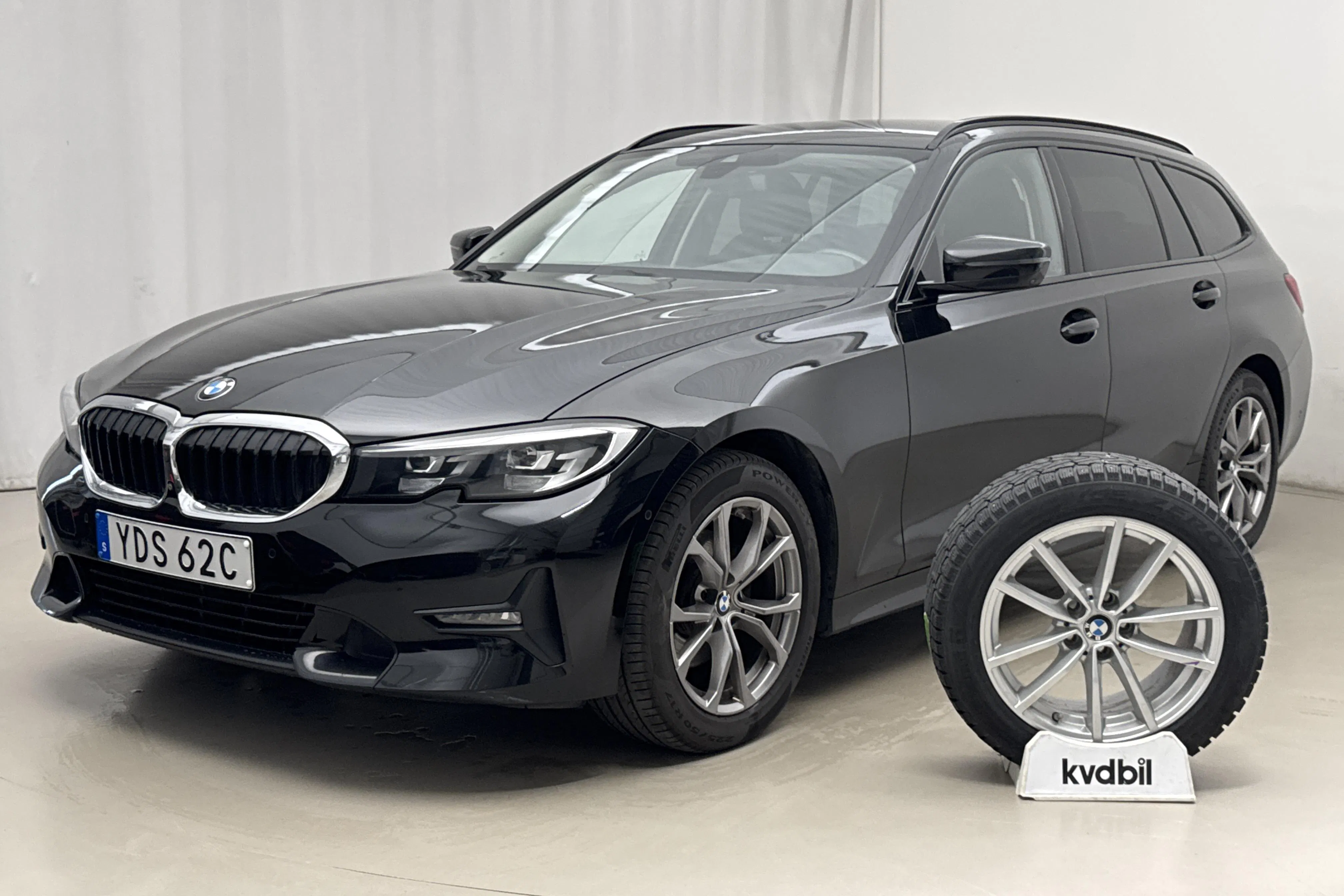 Presentationsfoto 1 av 18: BMW 320d xDrive Touring, G21 (190hk+11hk) - 9 729 mil - Automat - svart - 2021