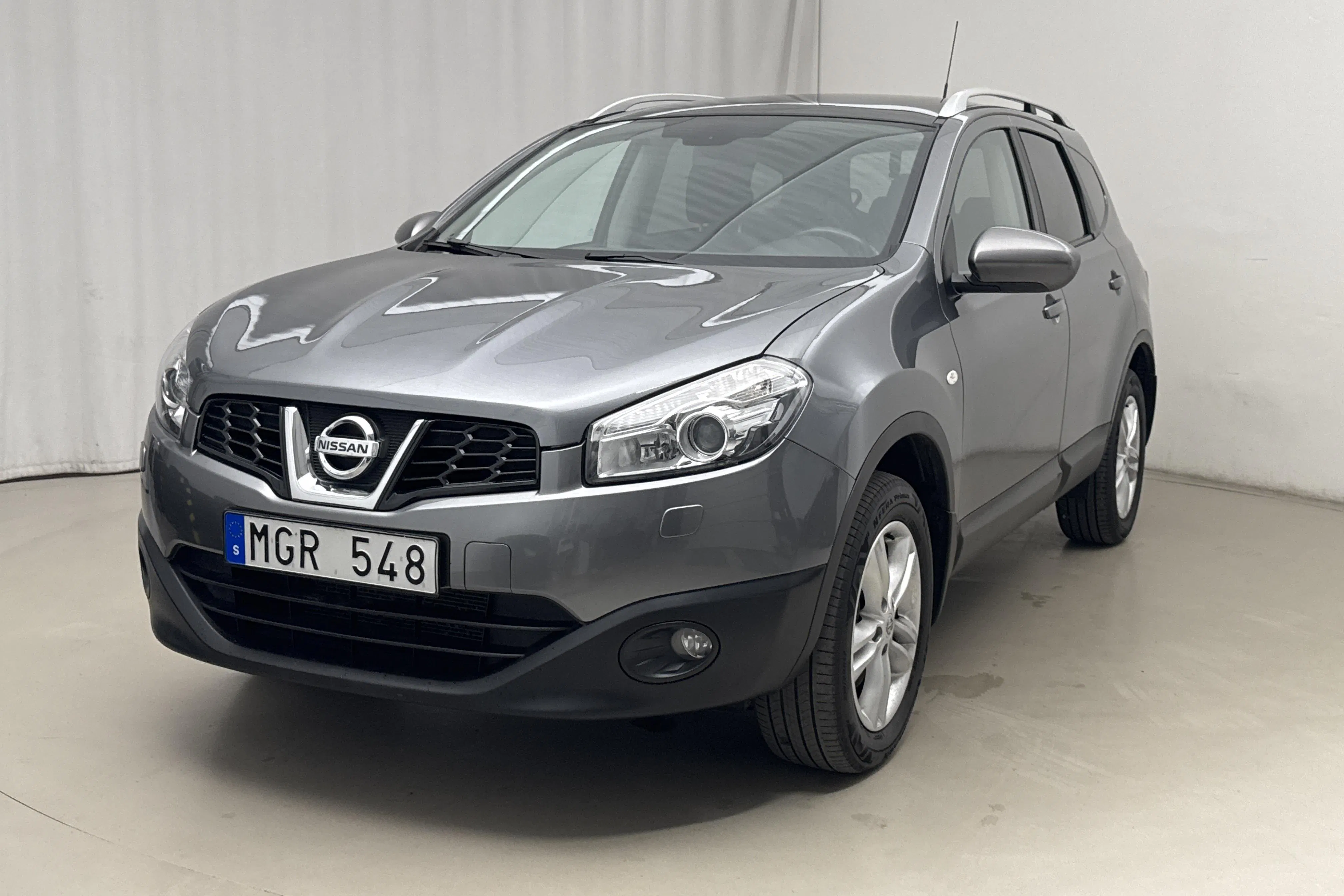 Presentation photo 1 of 19: Nissan Qashqai+2 2.0 4x4 (140hk) - 116 600 km - Manual - gray - 2012