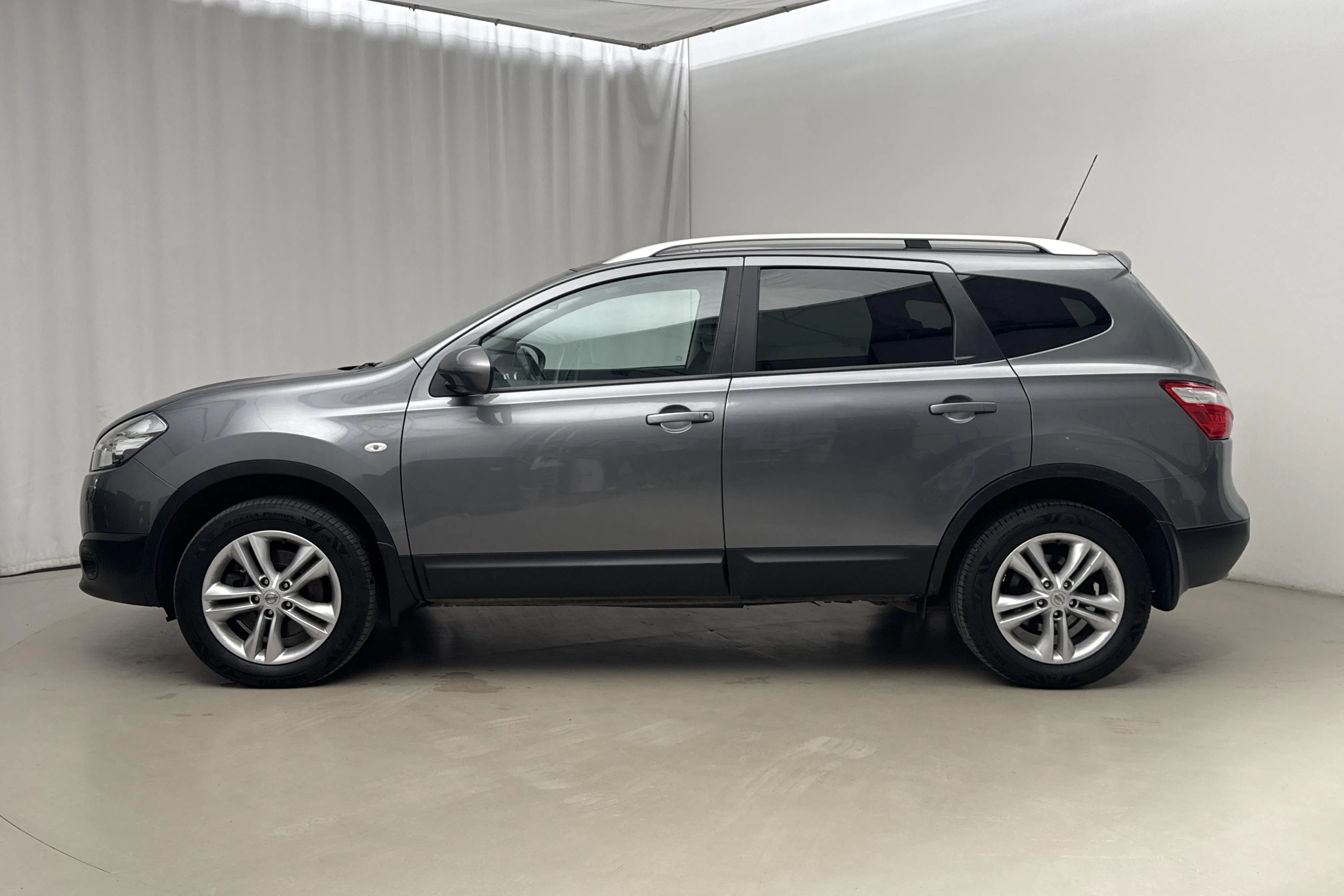 Presentation photo 2 of 19: Nissan Qashqai+2 2.0 4x4 (140hk) - 116 600 km - Manual - gray - 2012