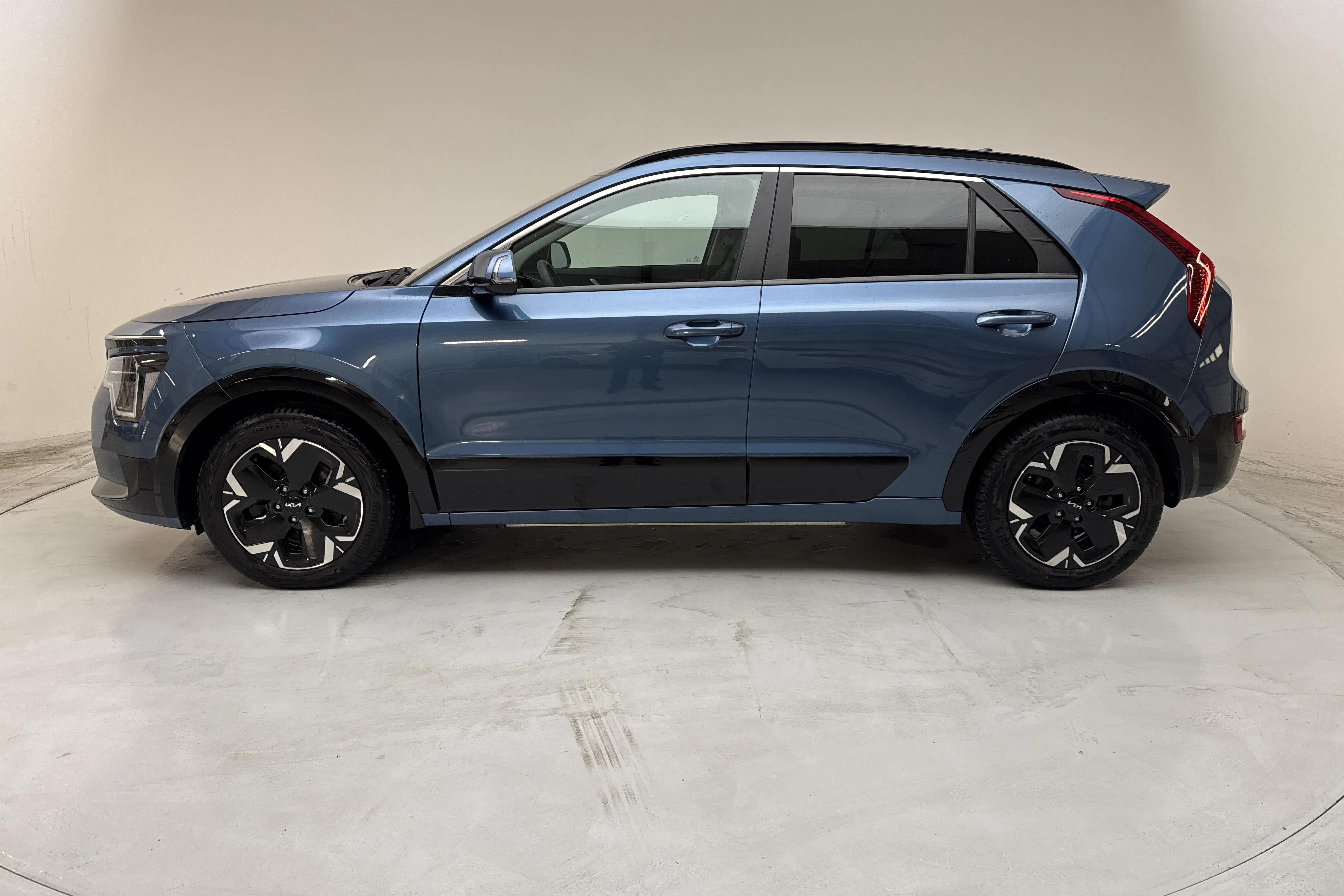 Presentationsfoto 2 av 18: KIA Niro EV 65kWh (204hk) - 6 632 mil - Automat - blå - 2024
