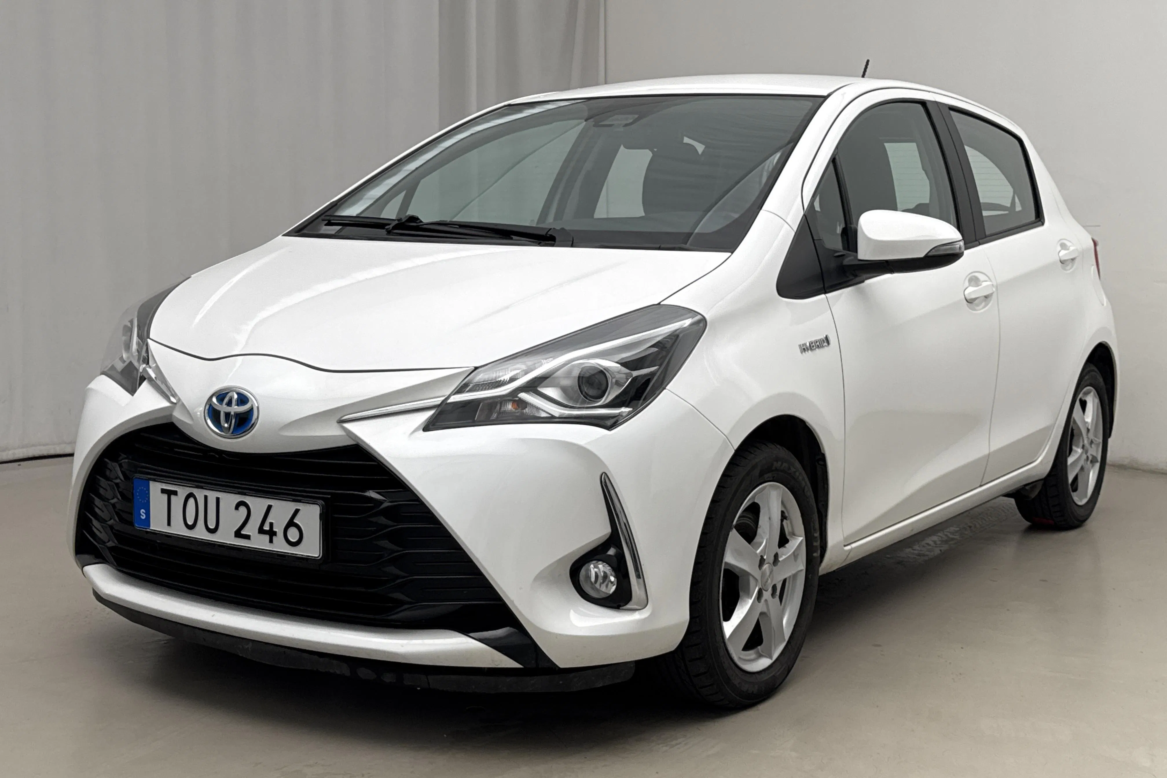 Presentation photo 1 of 17: Toyota Yaris 1.5 Hybrid 5dr (101hk) - 84 170 km - Automatic - white - 2018