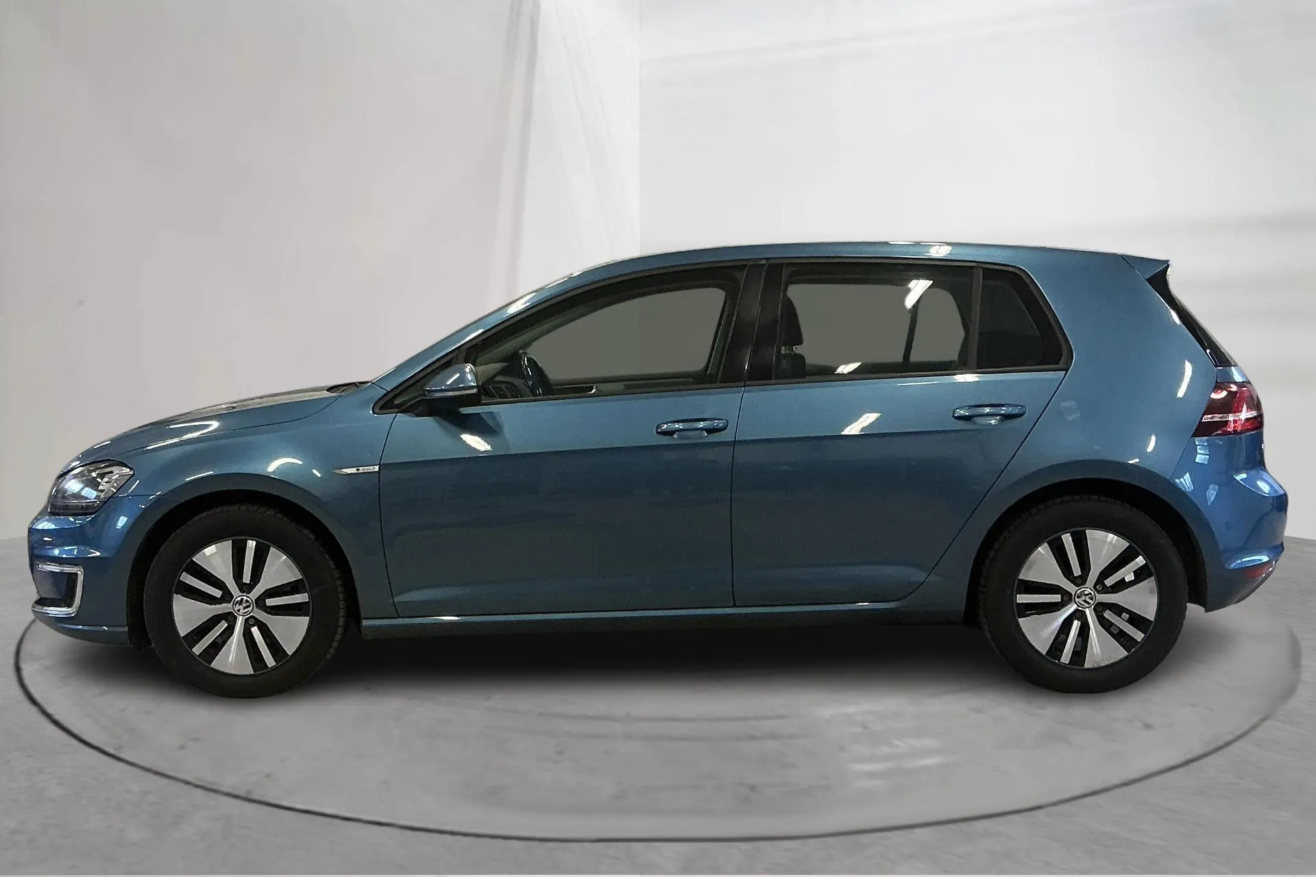 Presentationsfoto 2 av 18: VW e-Golf VII 5dr (115hk) - 8 535 mil - Automat - Ljusblå - 2015