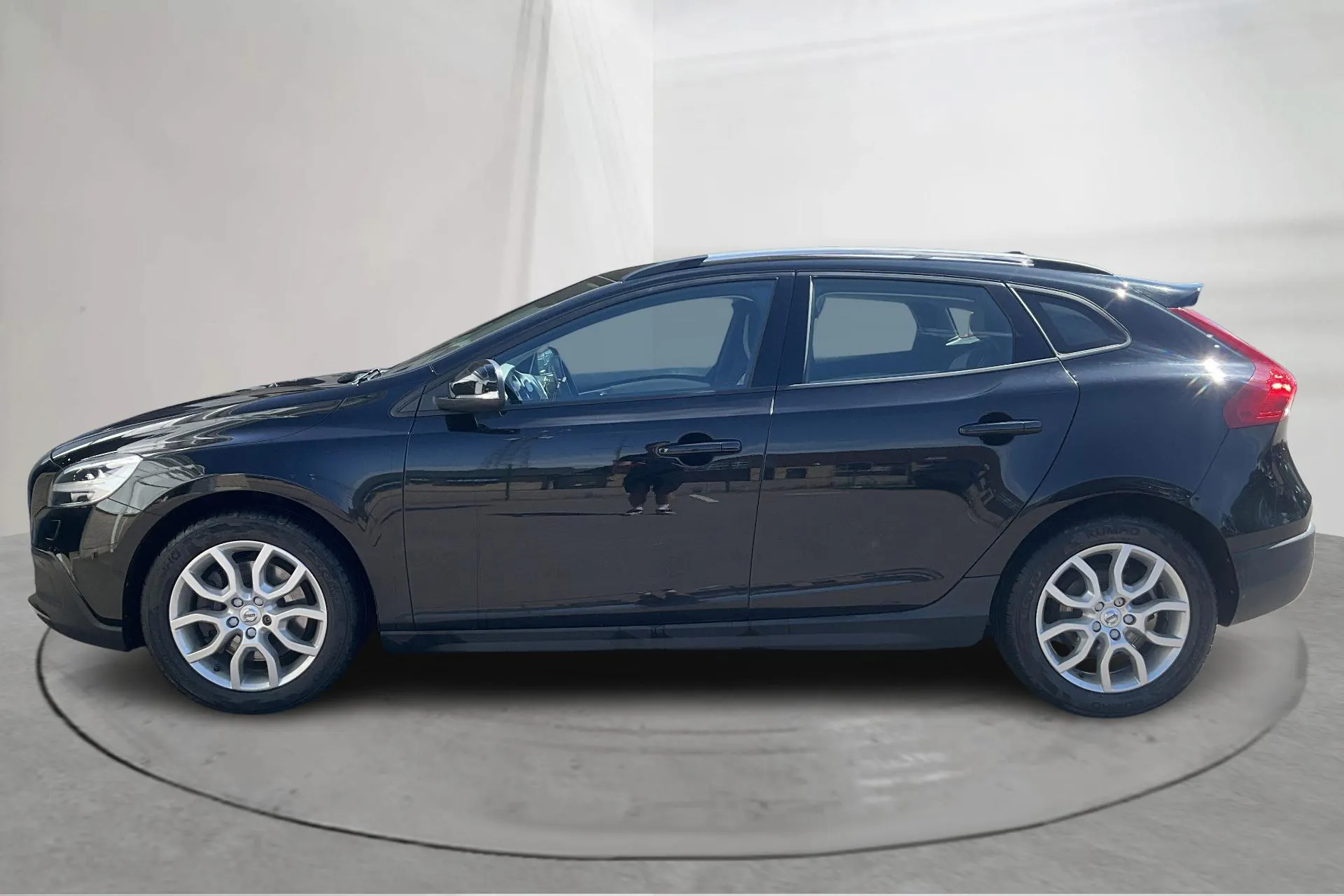 Presentation photo 2 of 17: Volvo V40 Cross Country T3 (152hk) - 98 890 km - Automatic - black - 2018