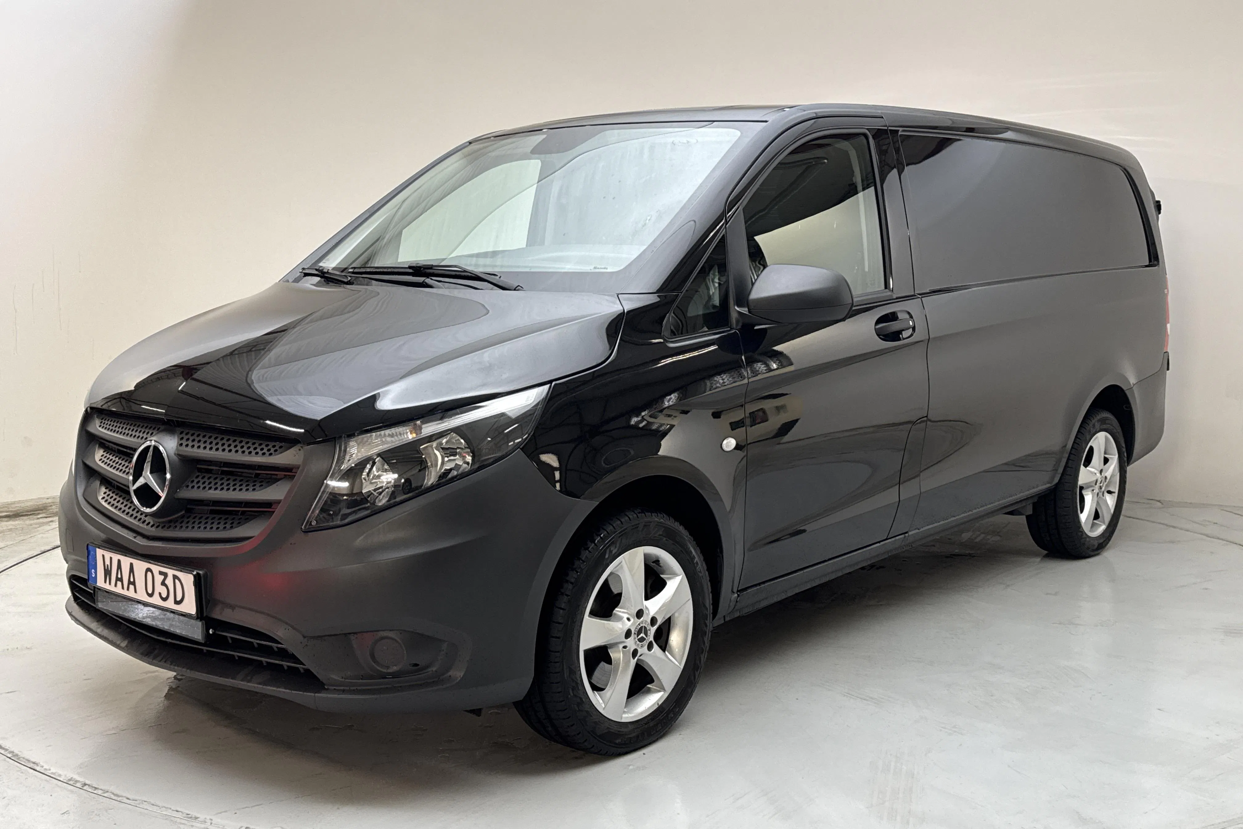 Presentationsfoto 1 av 13: Mercedes Vito 116 CDI 4MATIC W640 (163hk) - 6 020 mil - Automat - svart - 2023