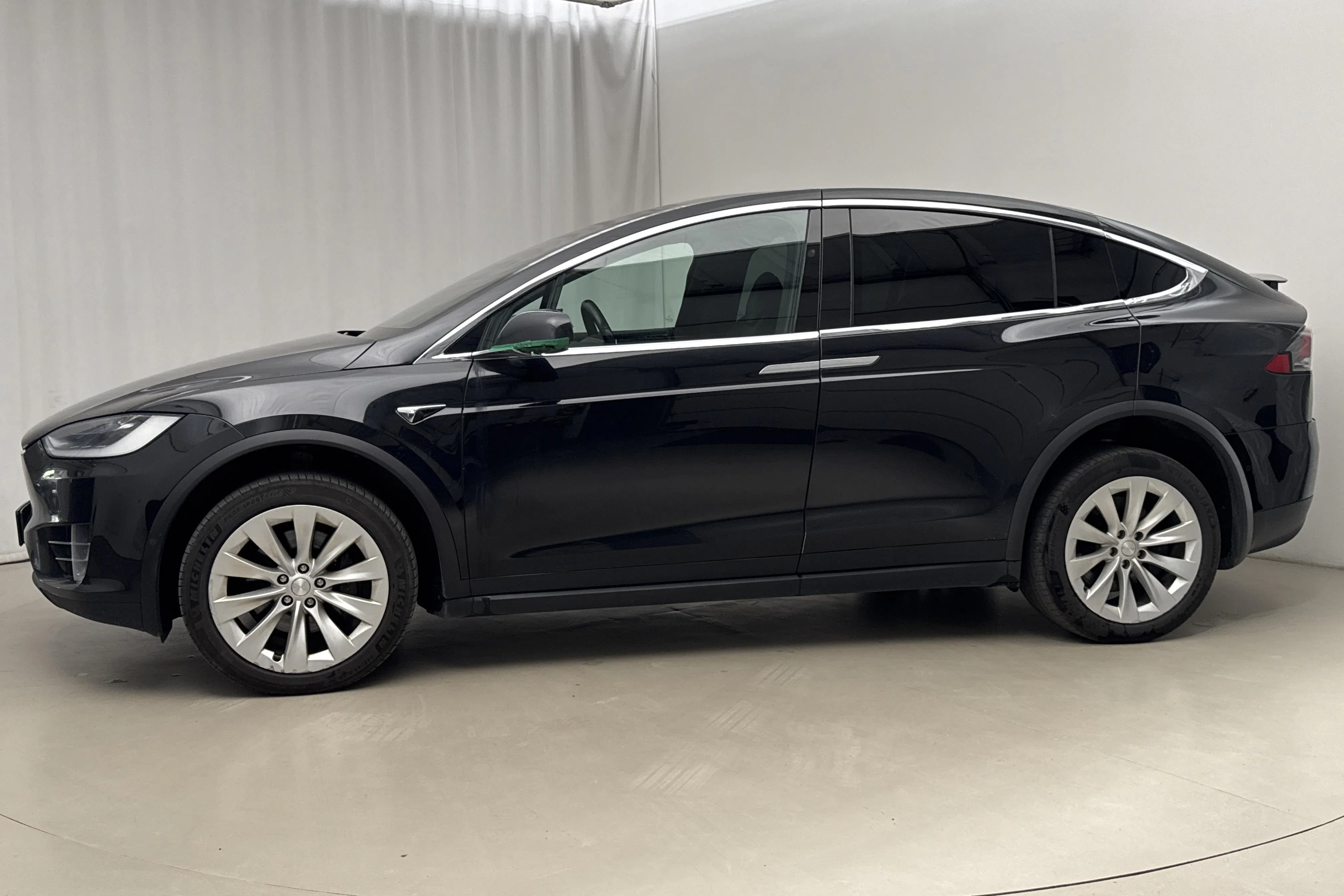 Presentationsfoto 2 av 23: Tesla Model X 100D - 24 291 mil - Automat - svart - 2017