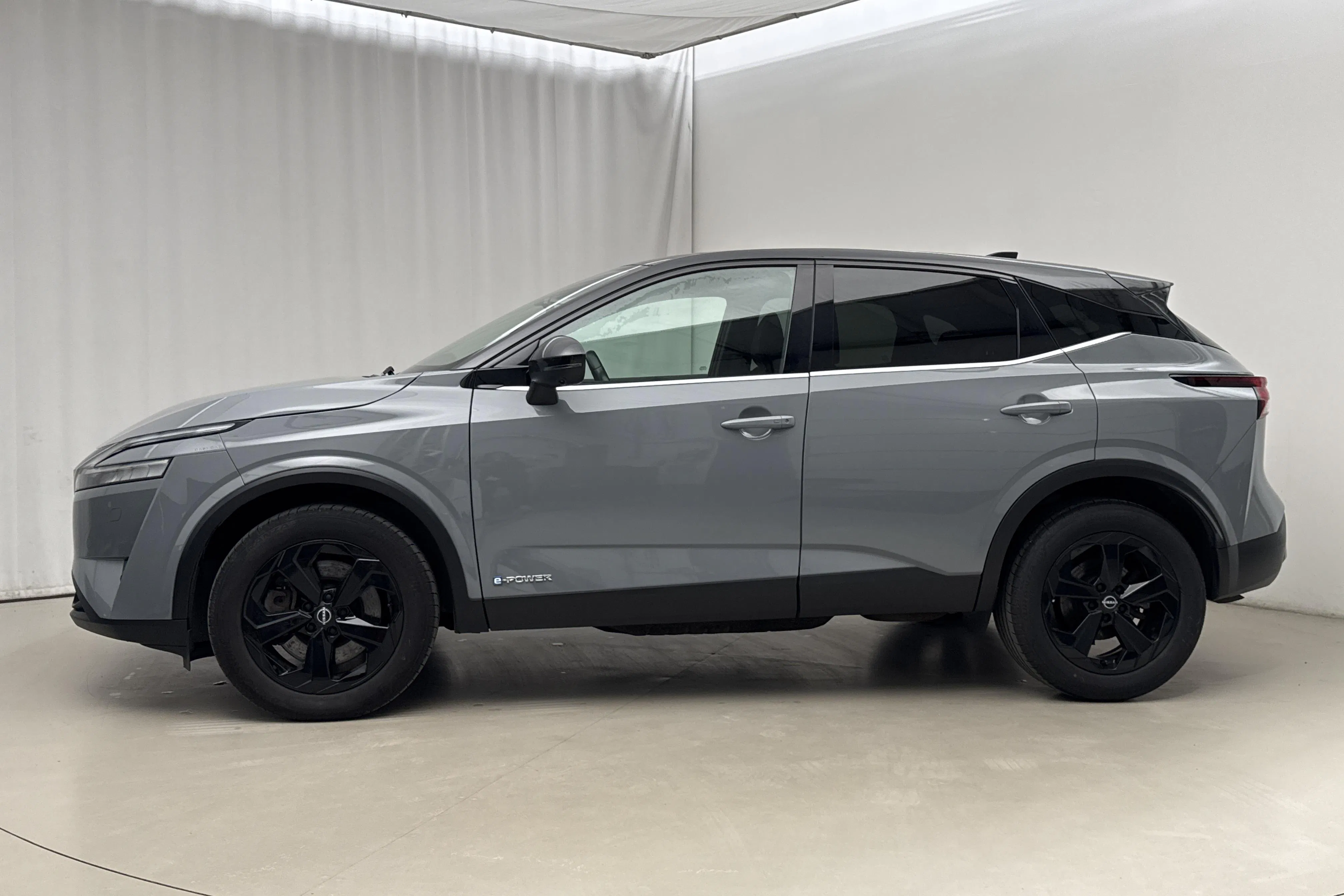Presentationsfoto 2 av 18: Nissan Qashqai e-power (190hk) - 5 000 mil - Automat - grå - 2024